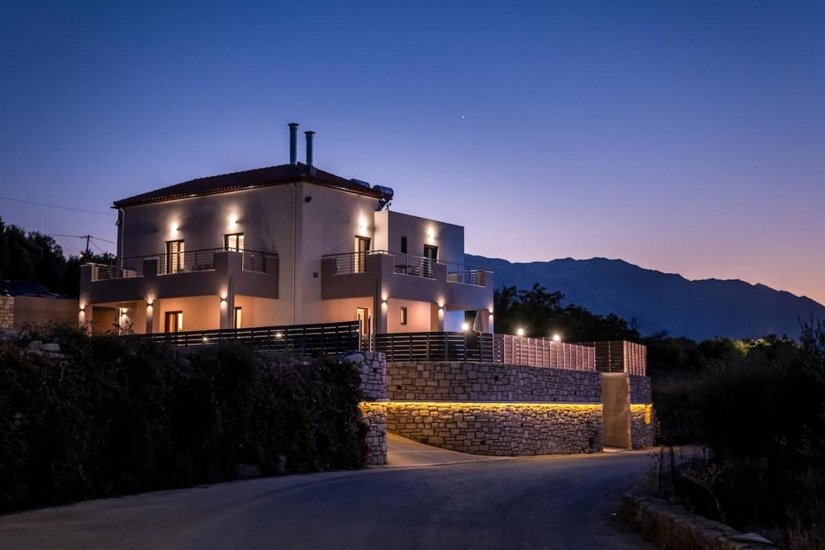 Three-Bedroom Villa photo 2