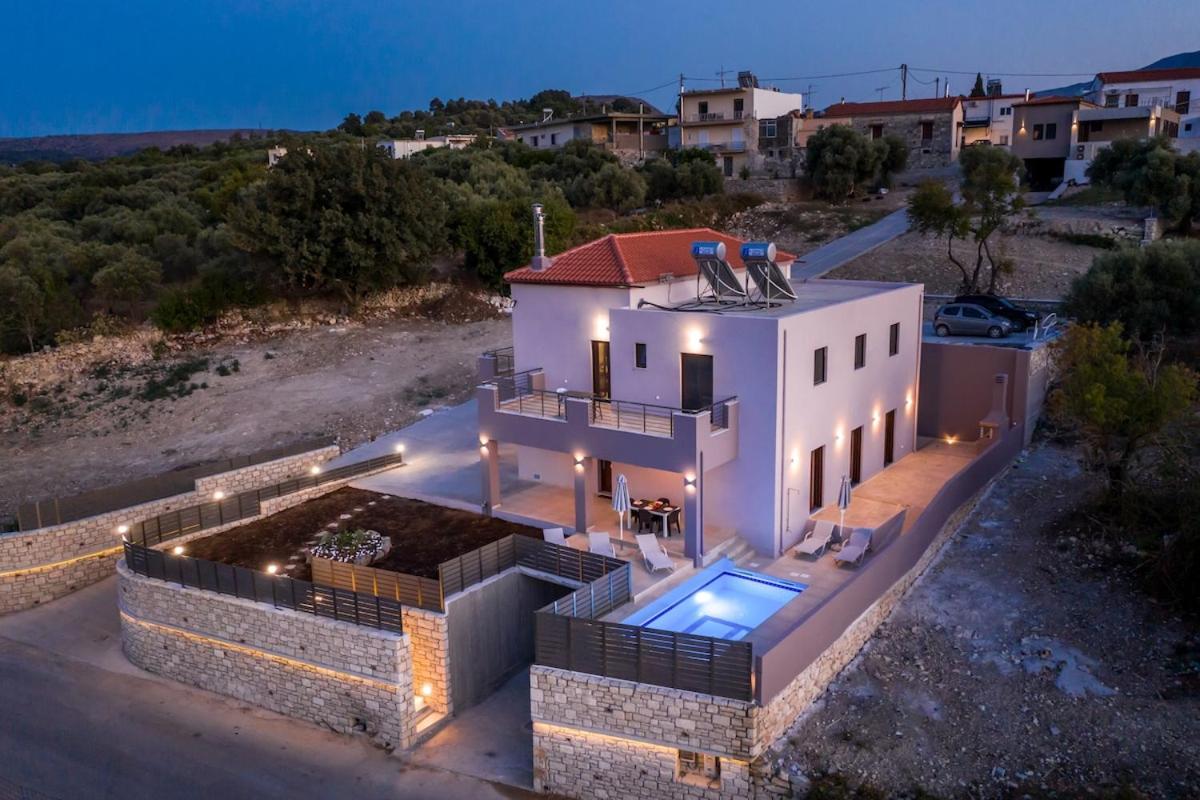 Three-Bedroom Villa photo 3
