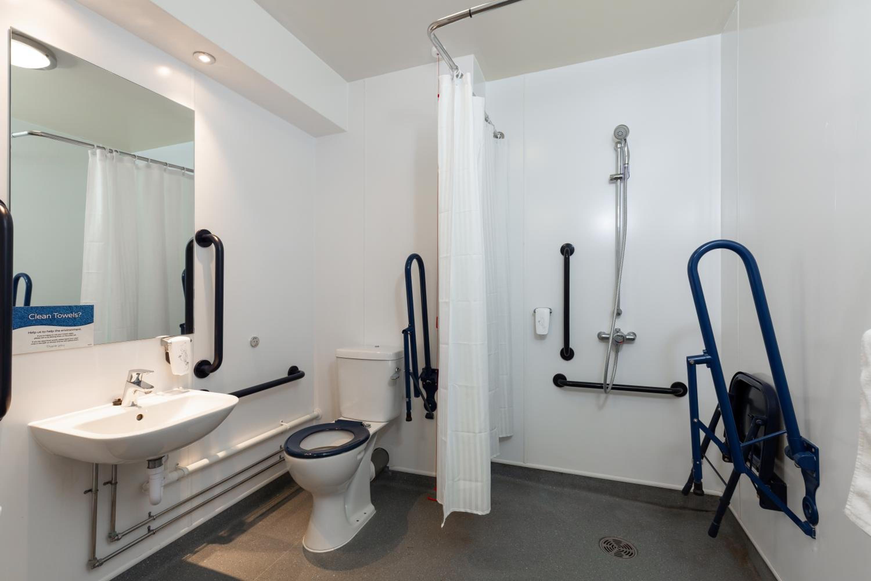 Double or Twin Room - Disability Access - Photo 6