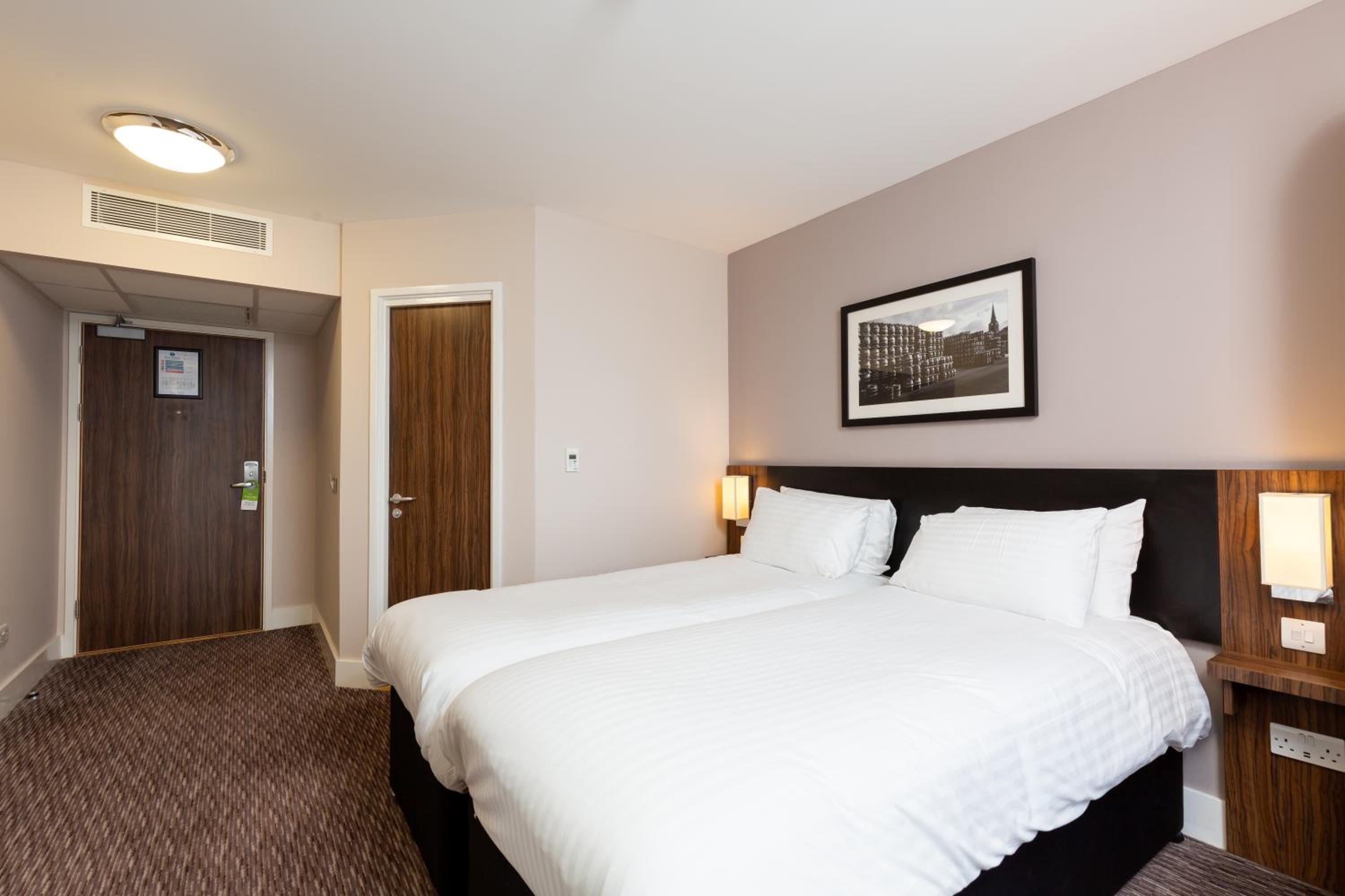 Double or Twin Room - Photo 6
