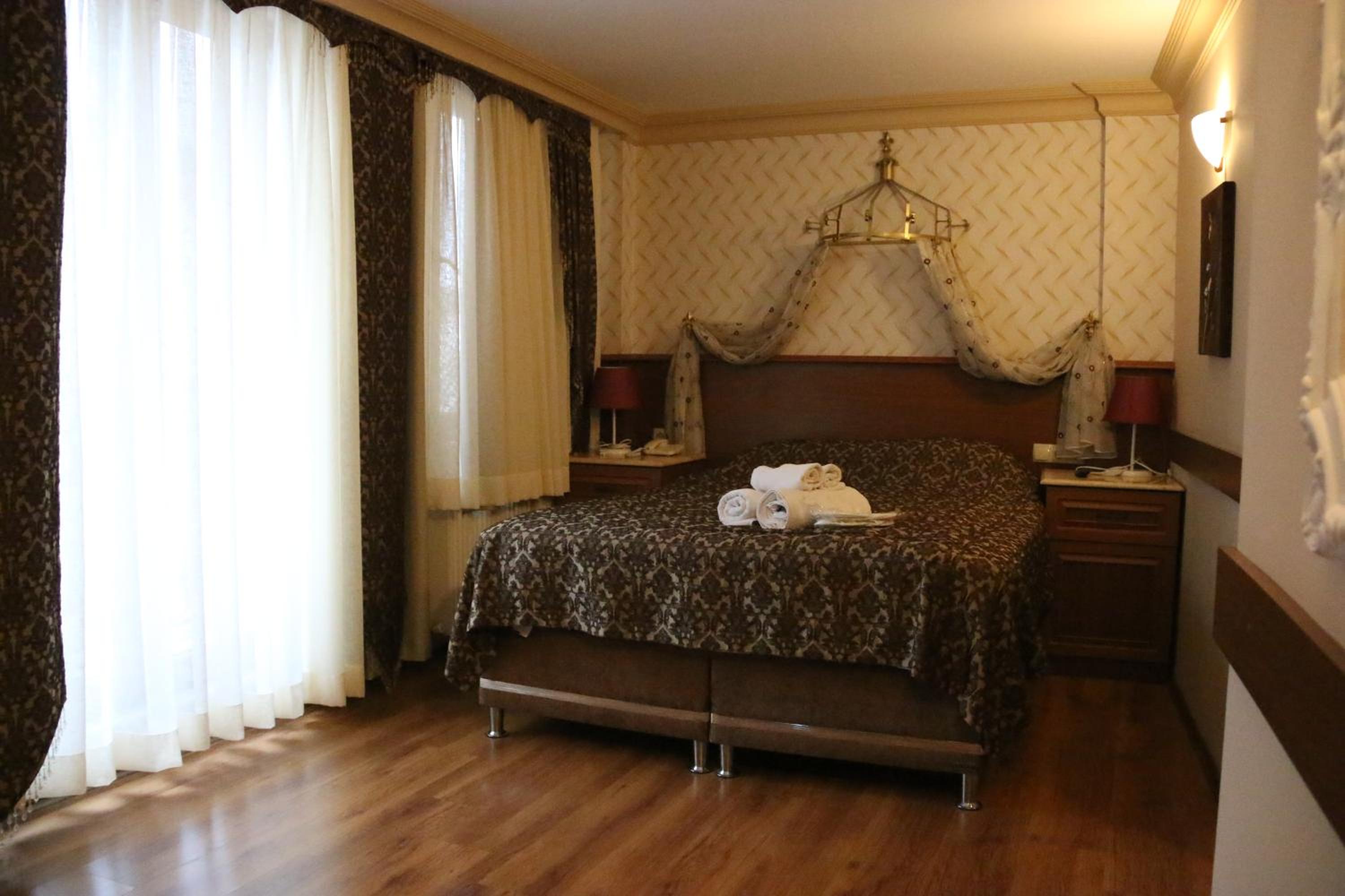 Large Double Room photo 3