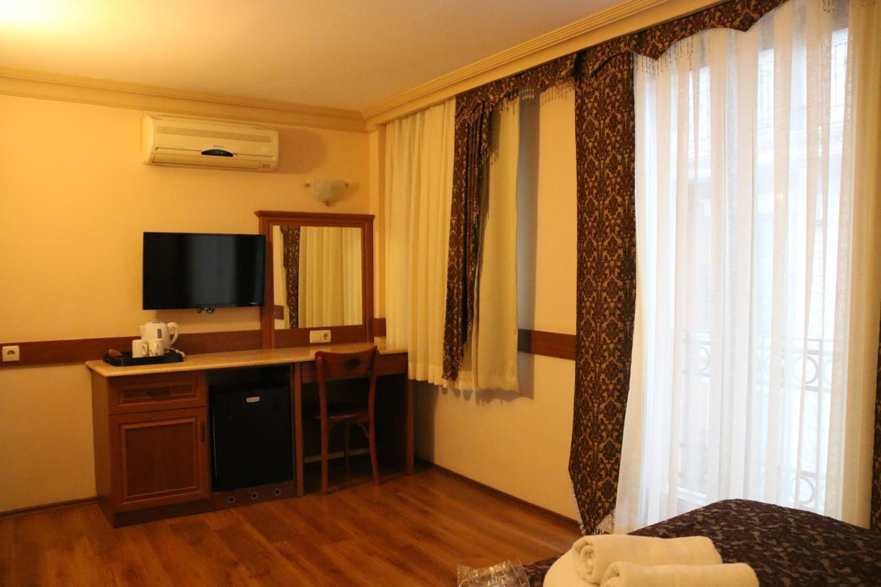Basement Double Room photo 1