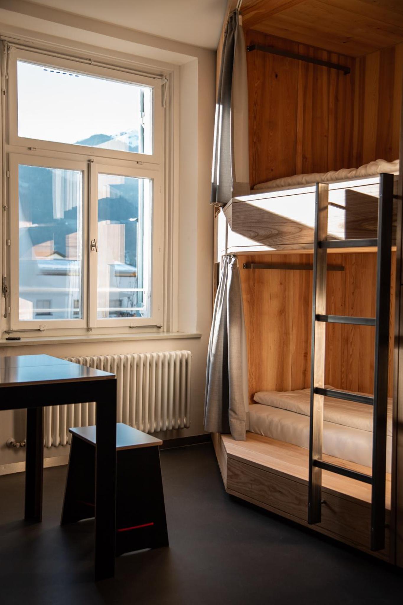 8-Bed Mixed Dormitory Room photo 3