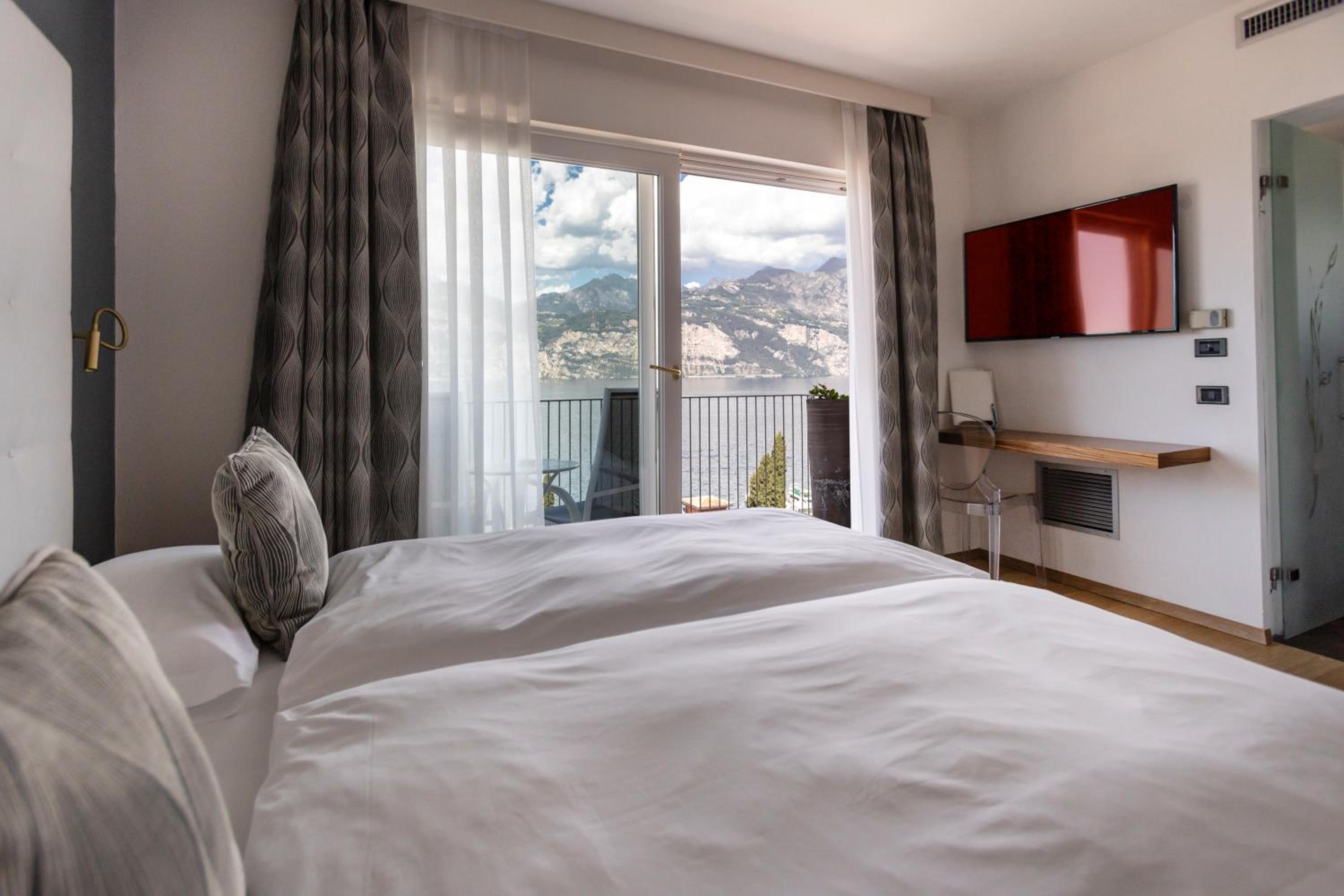 Junior Suite with Balcony photo 3