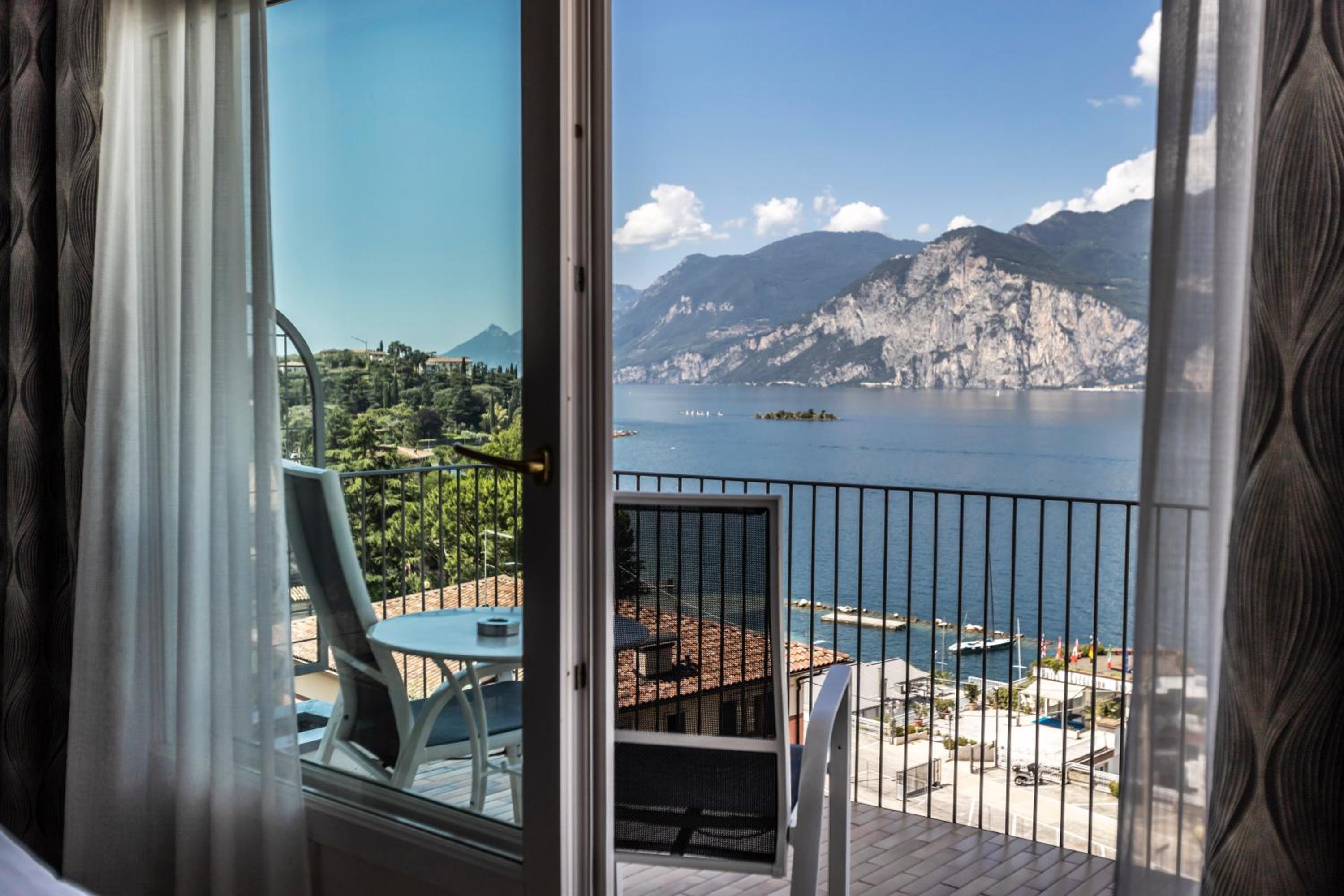 Junior Suite with Balcony photo 2