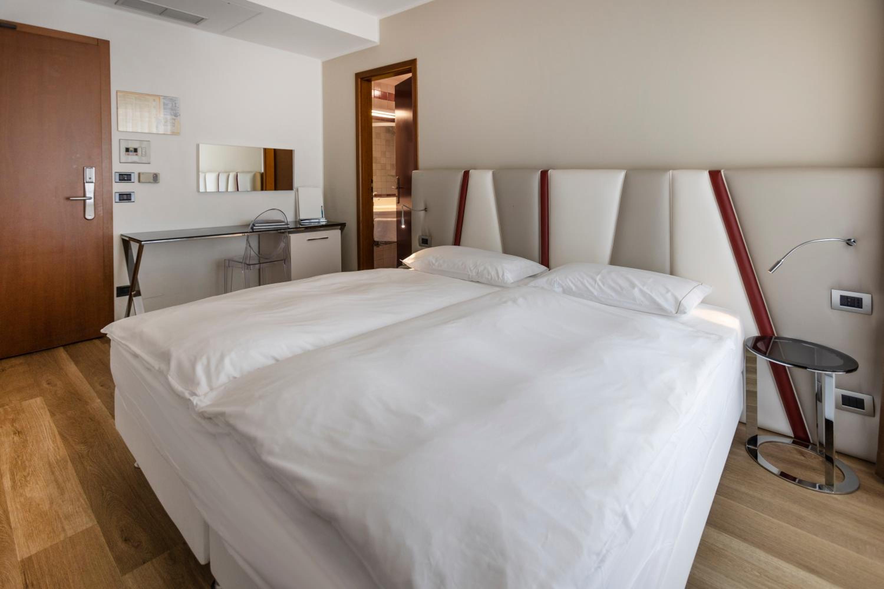 Superior Double or Twin Room with Balcony and Mountain View