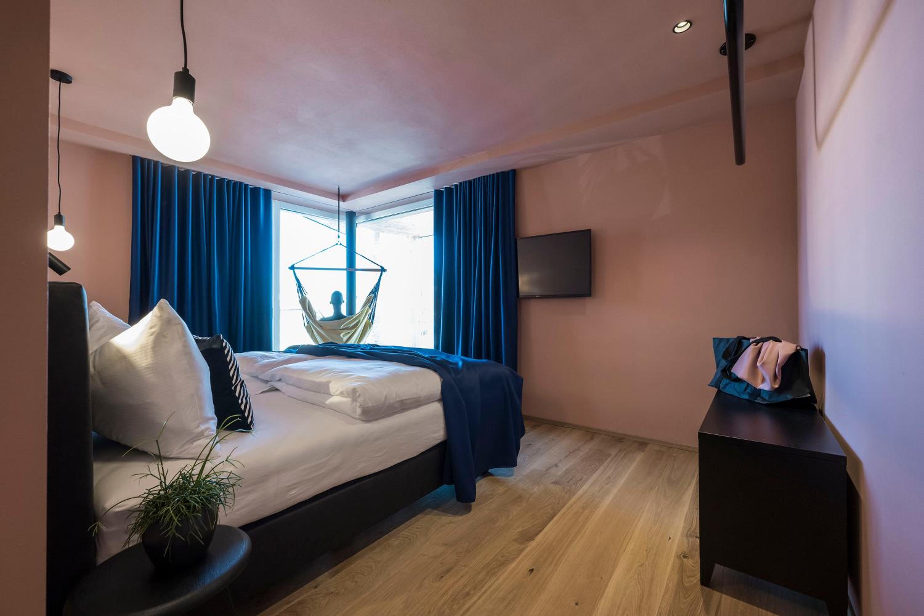 Deluxe Double Room with Balcony - Photo 3