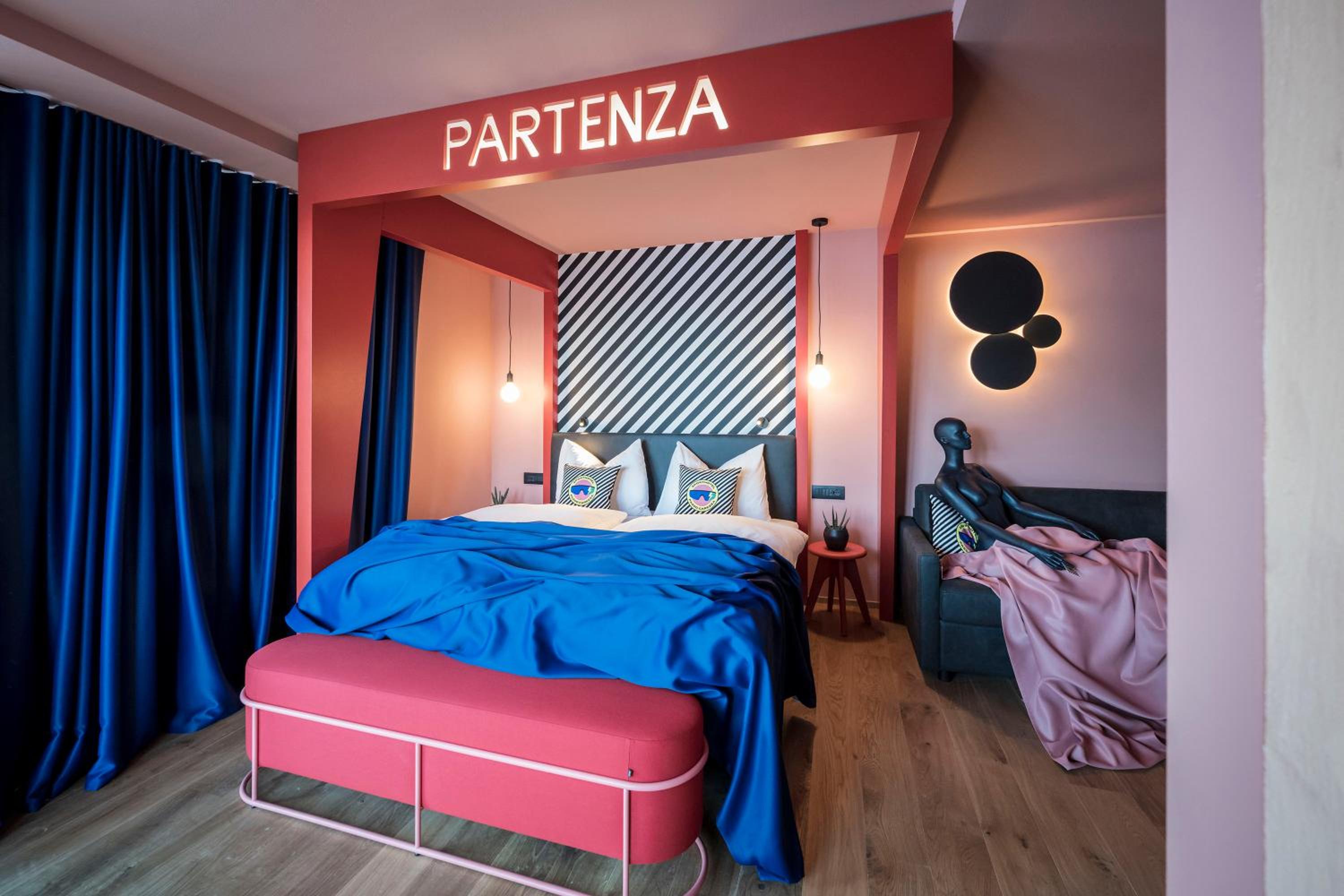 Junior Suite with Mountain View - Photo 1