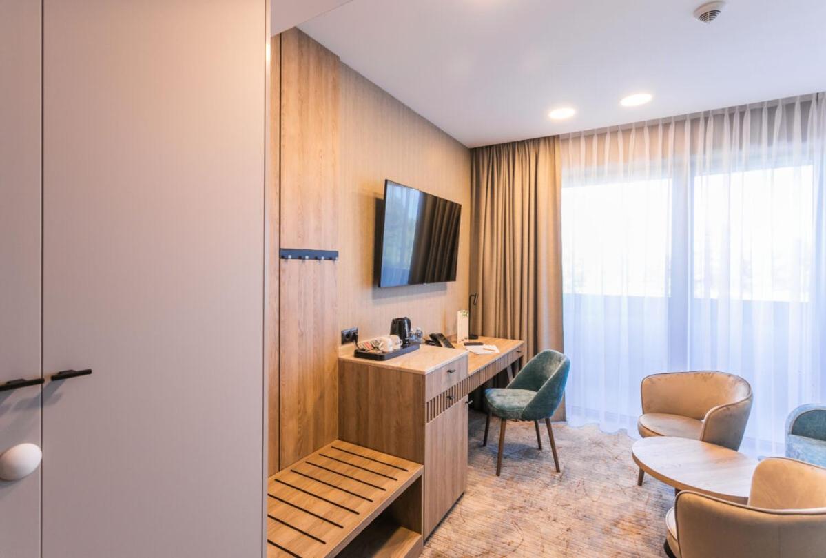 Deluxe Double or Twin Room - Photo 7