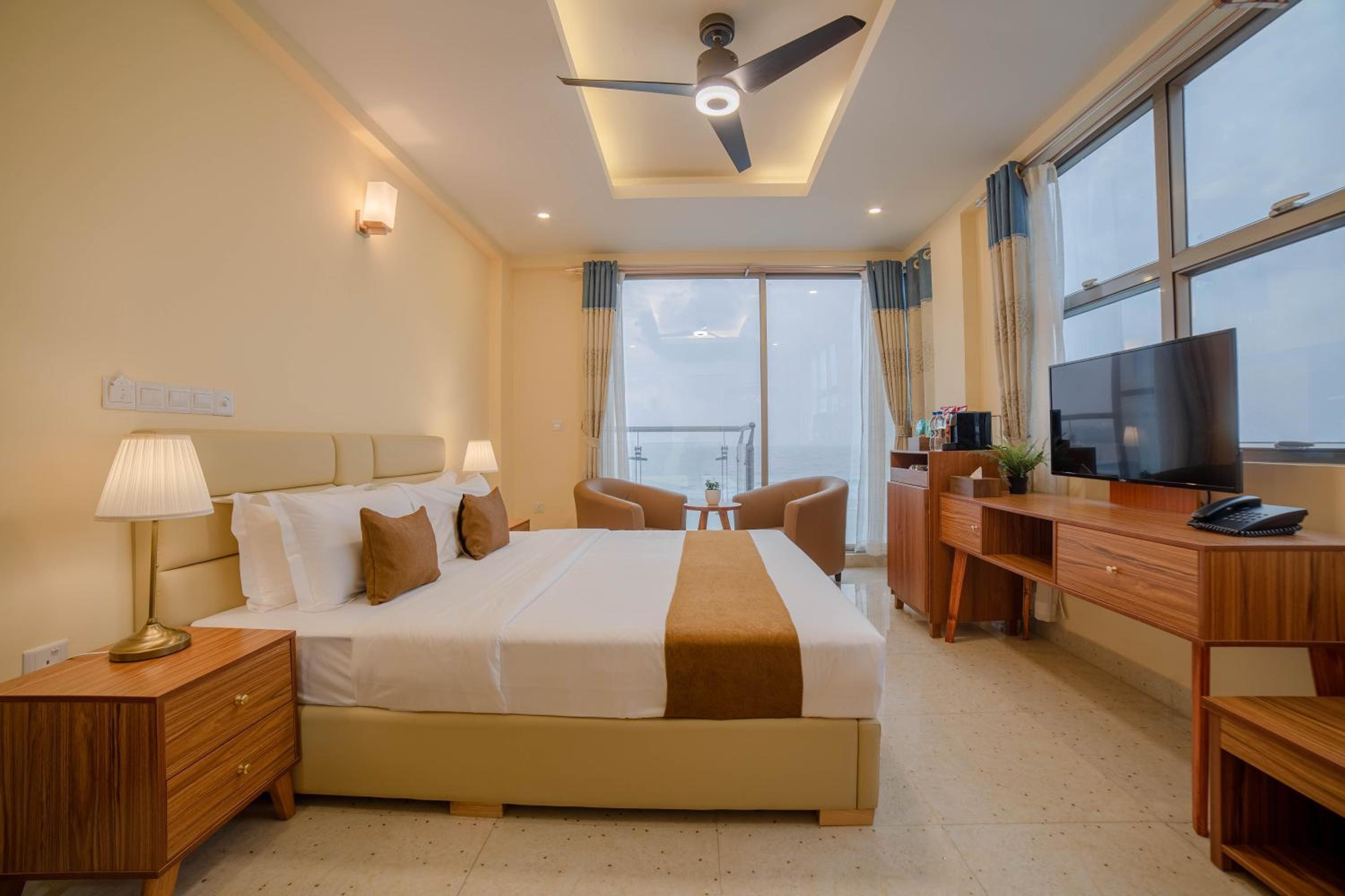 Deluxe King Room with Sea View & Balcony (Free Return Airport Transfer)