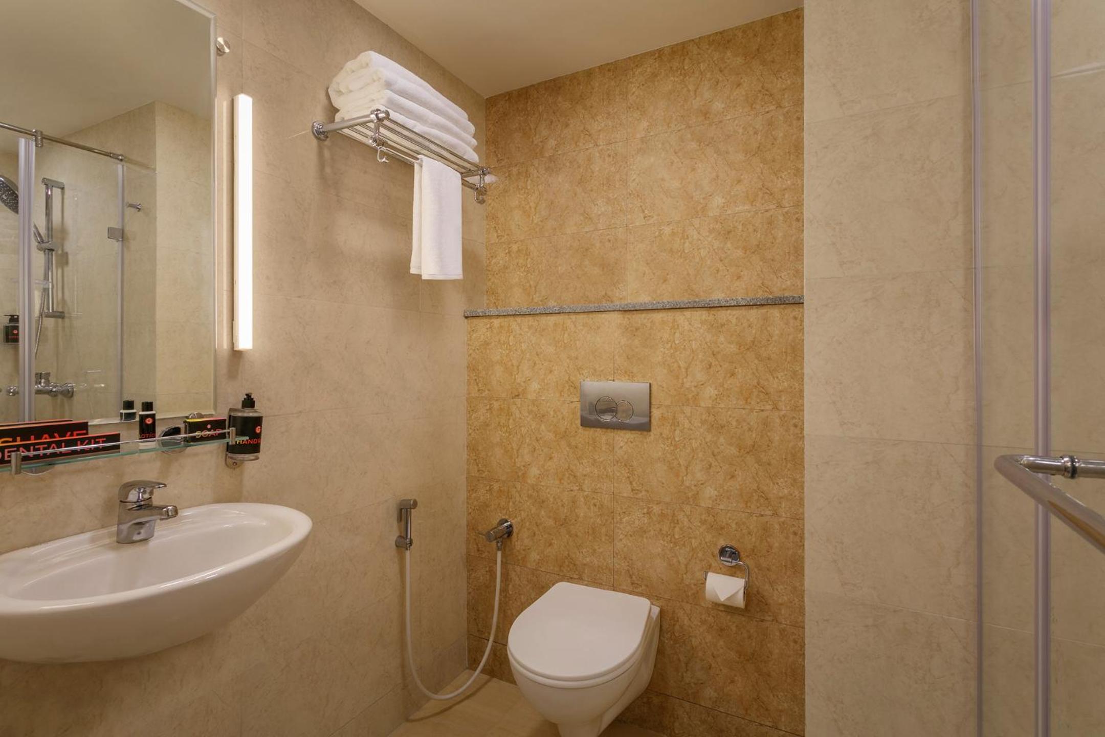 Luxe Queen Room - Photo 6