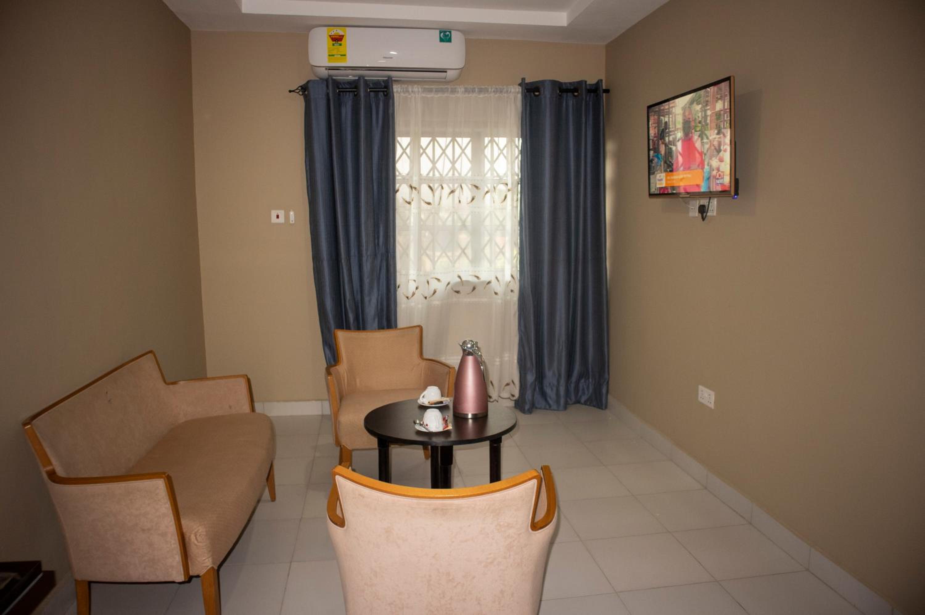 Deluxe Suite
