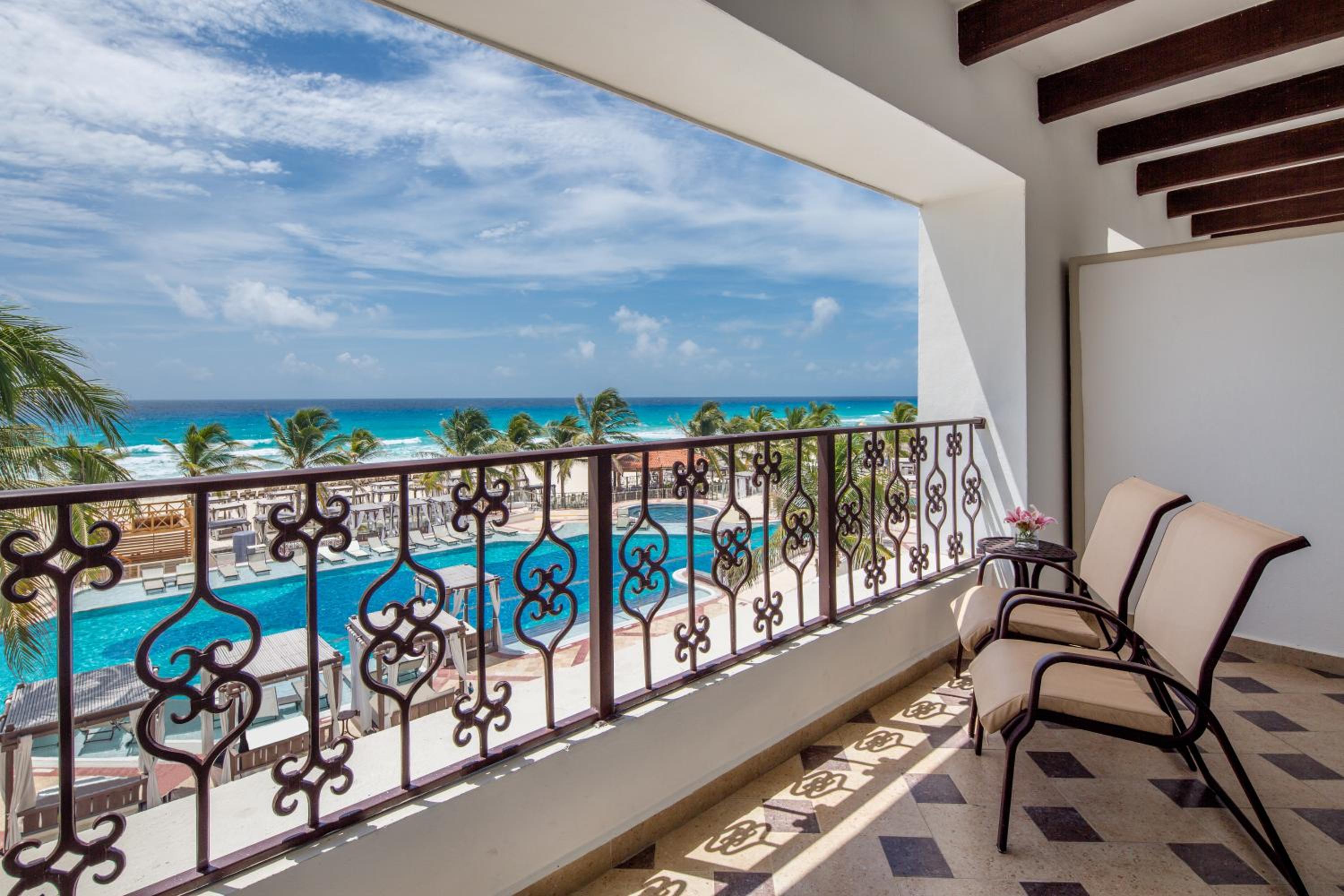 Junior King Suite with Ocean View - Photo 6