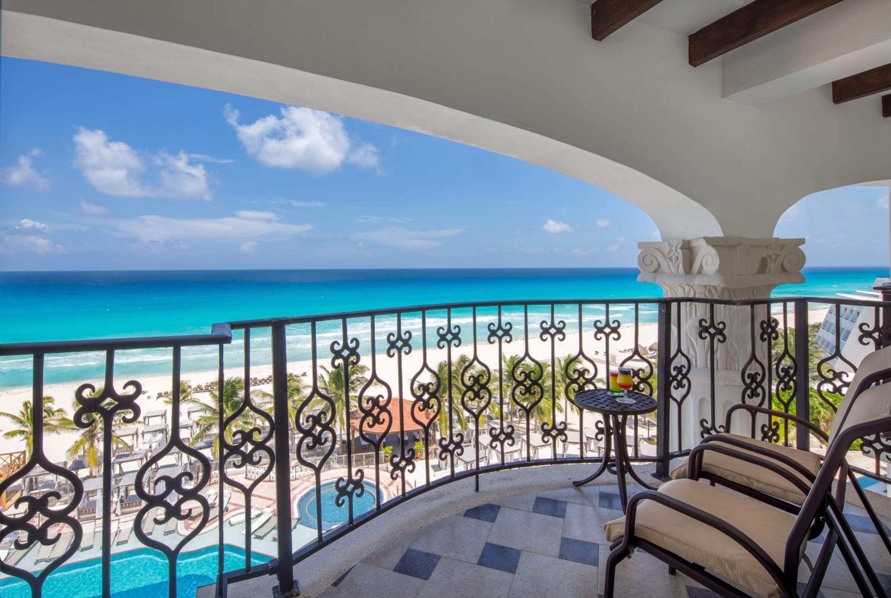 Junior King Suite - Oceanfront - Photo 5