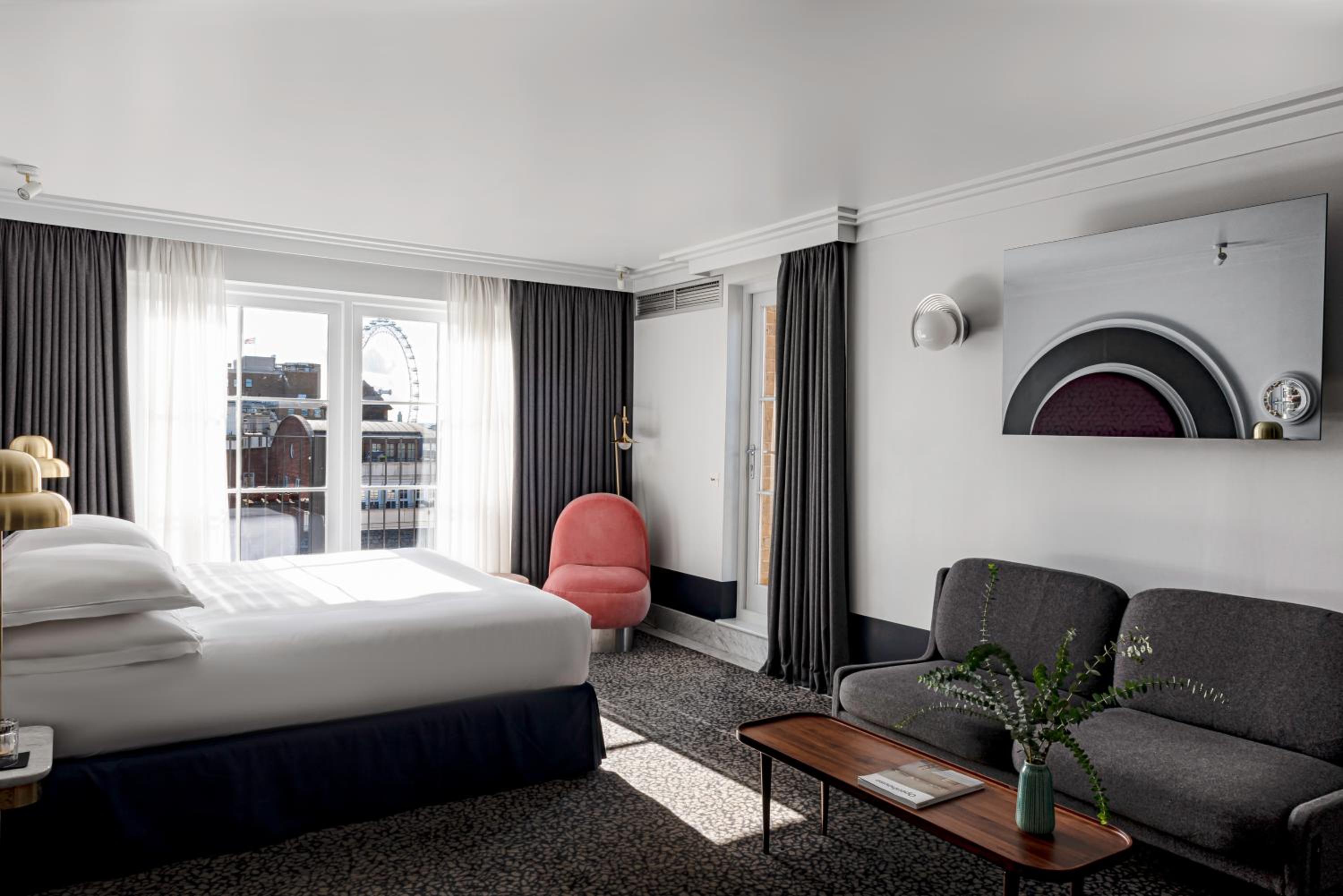 Junior Suite with City View