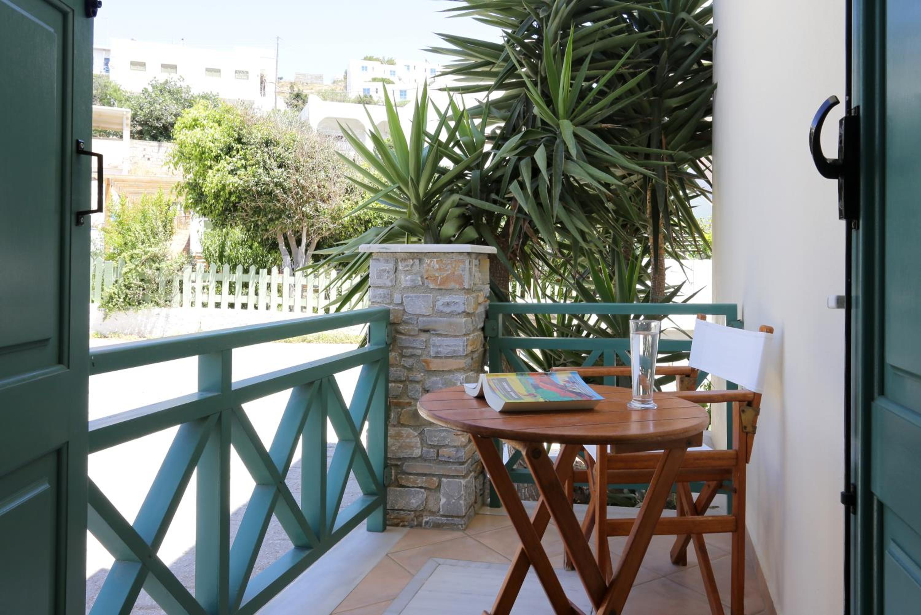 Small Double Room Garden View - Photo 2
