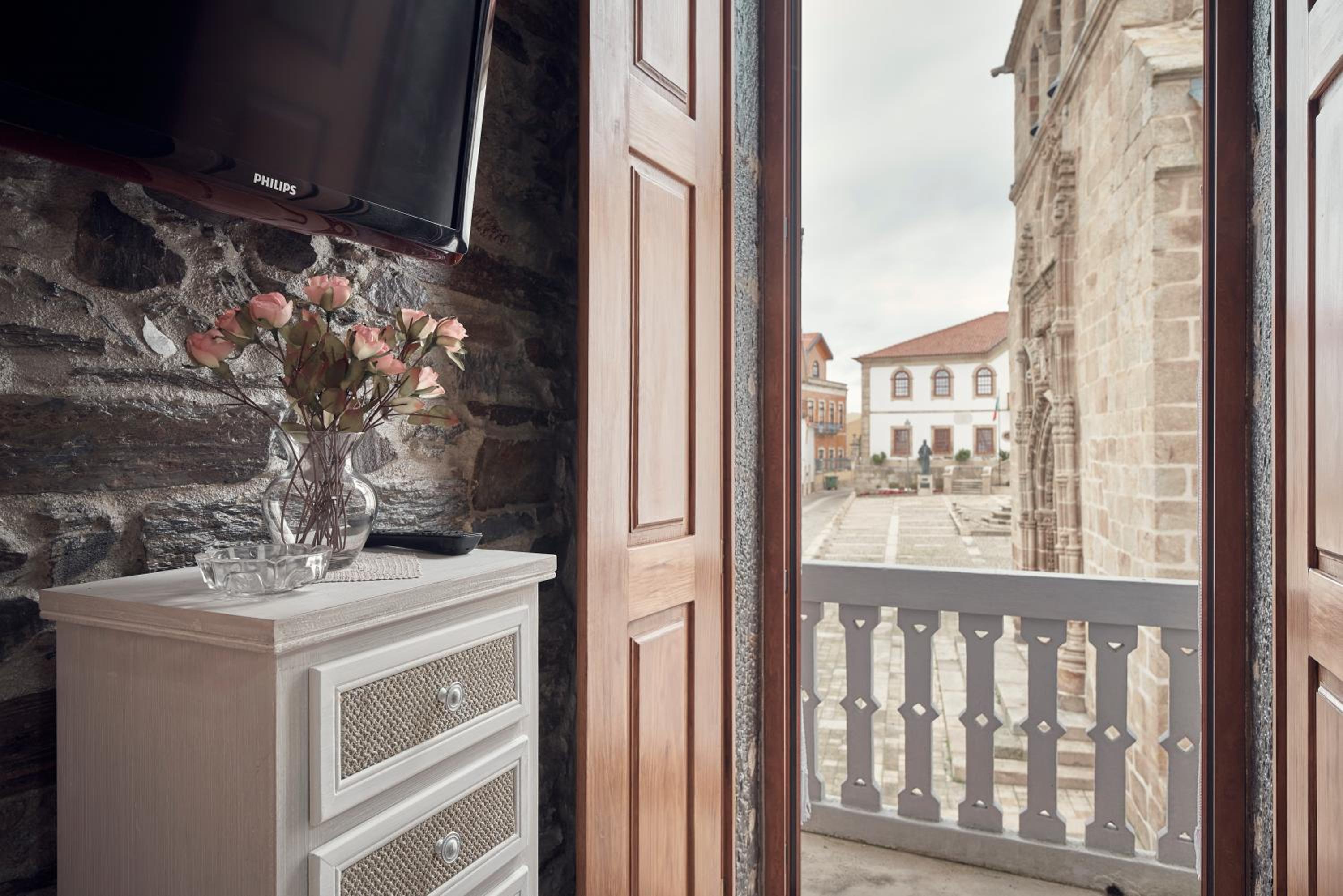Two-Bedroom House - Photo 17