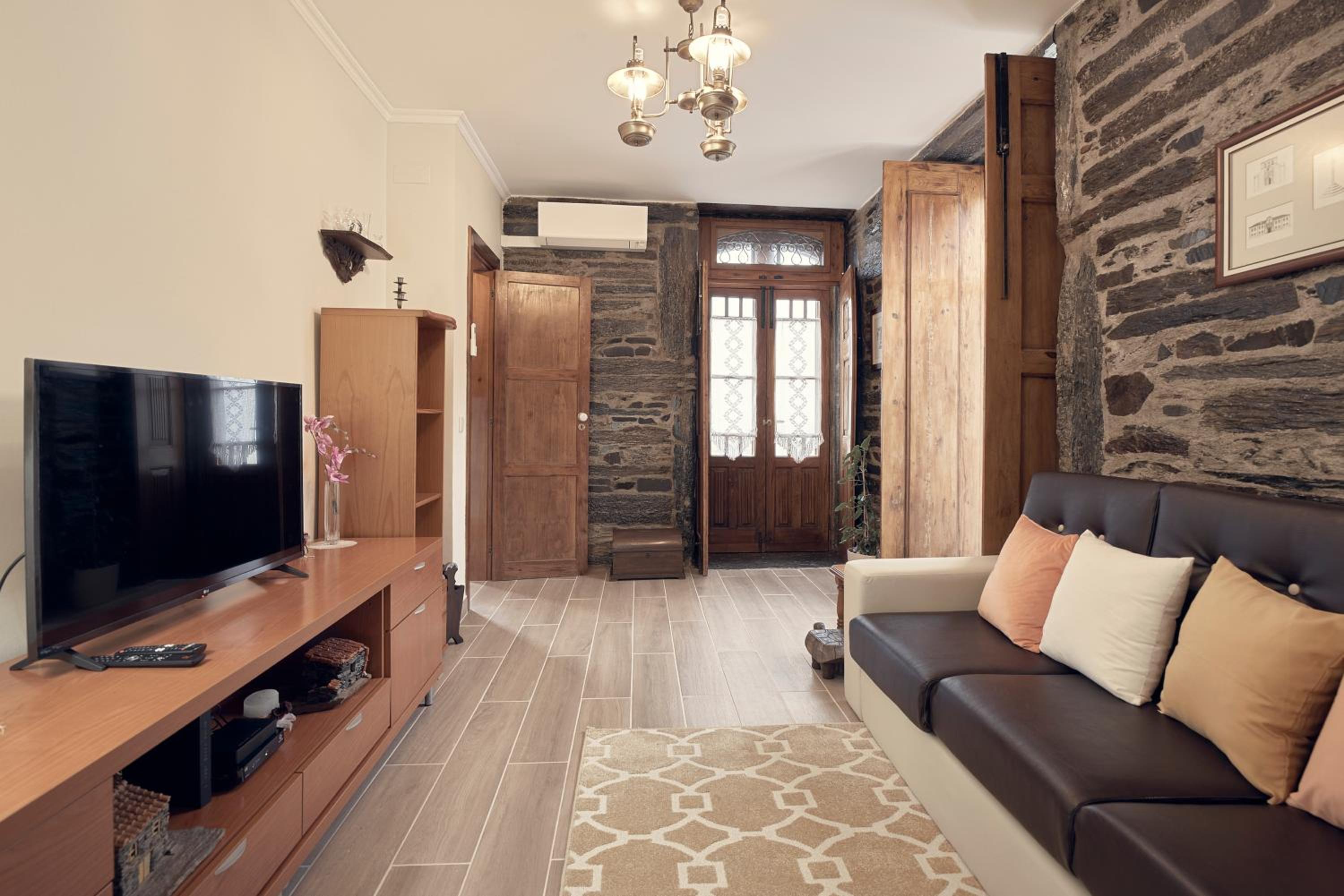 Two-Bedroom House - Photo 19