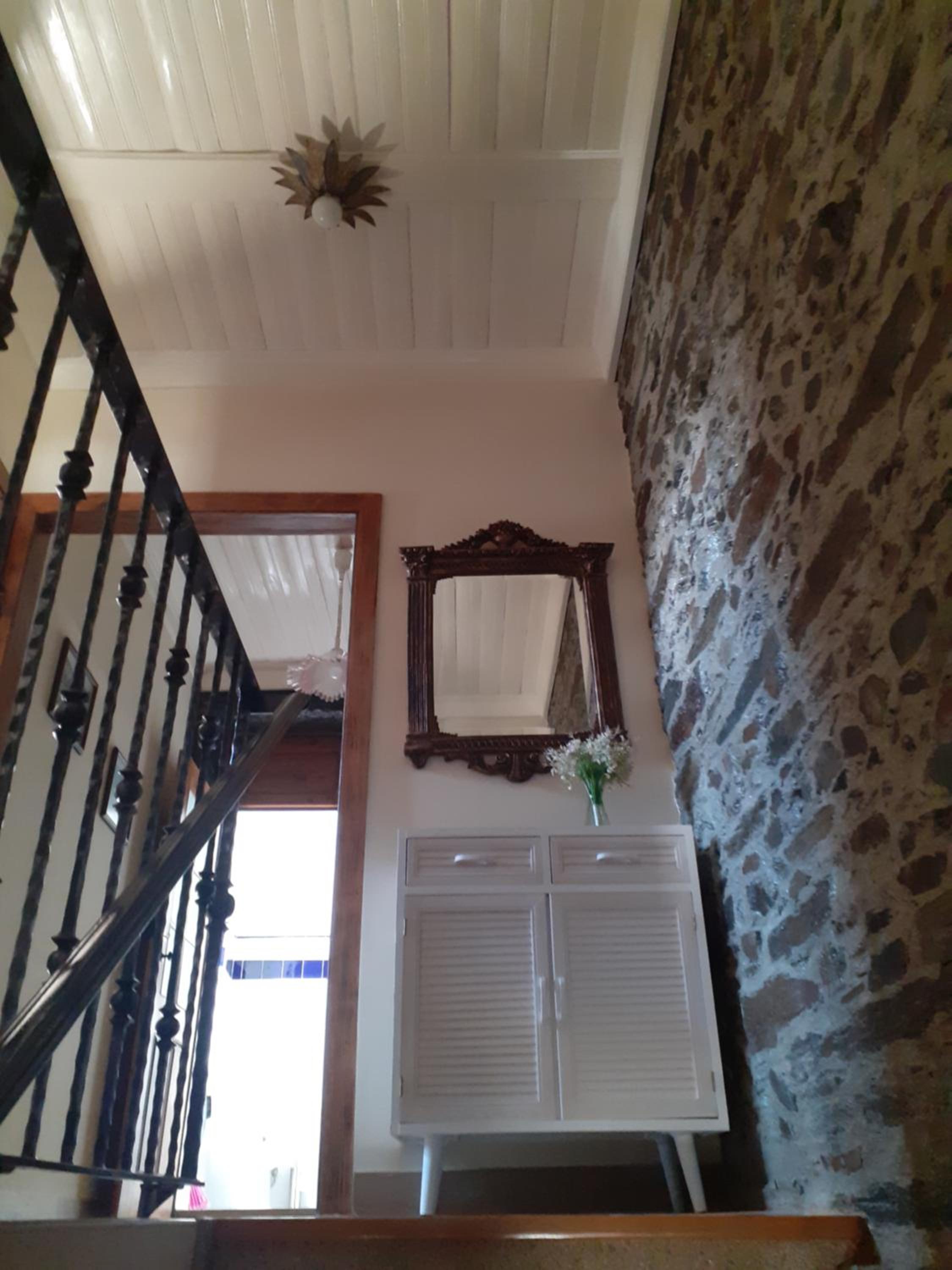 Two-Bedroom House - Photo 2
