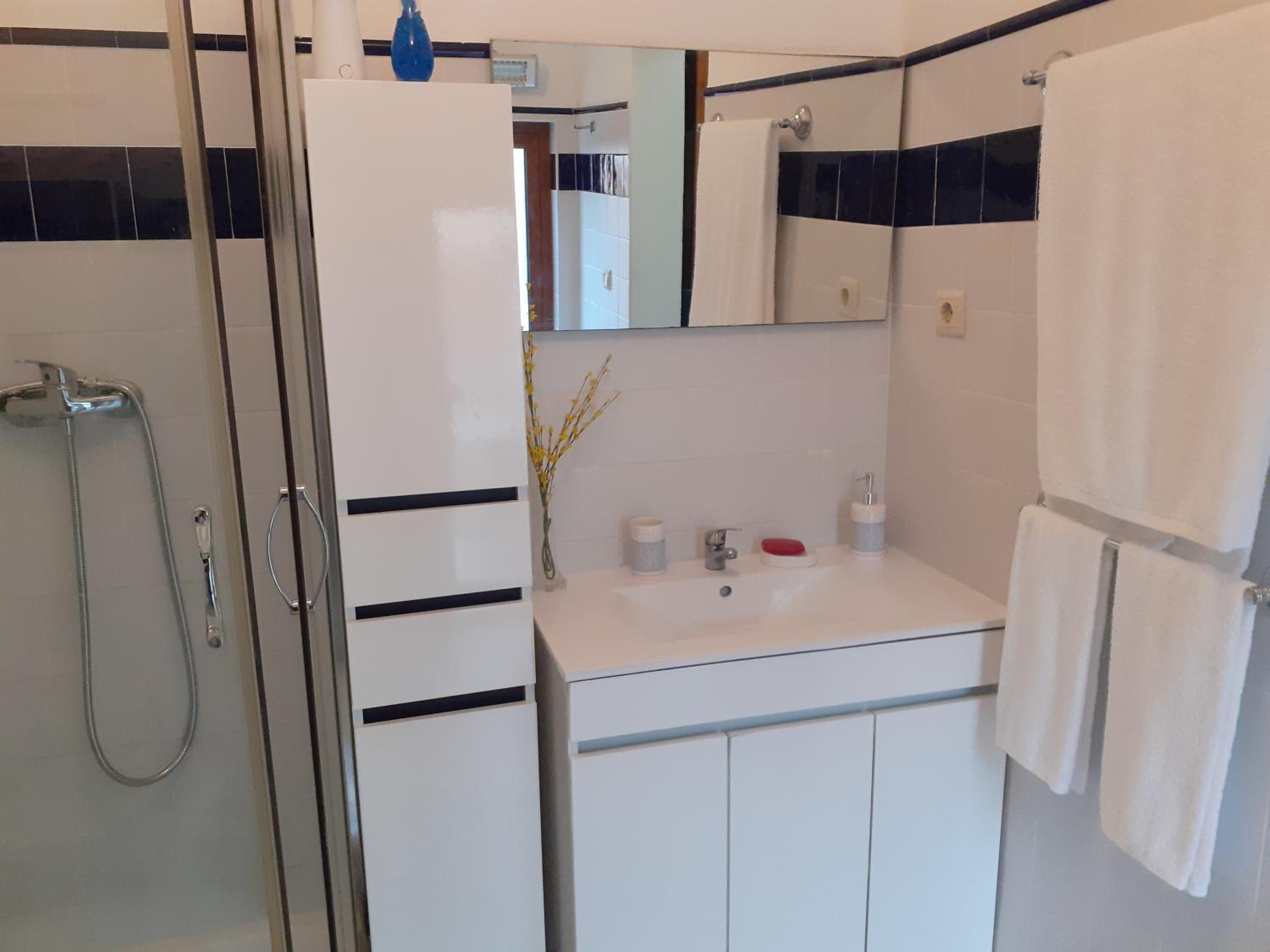 Two-Bedroom House - Photo 23