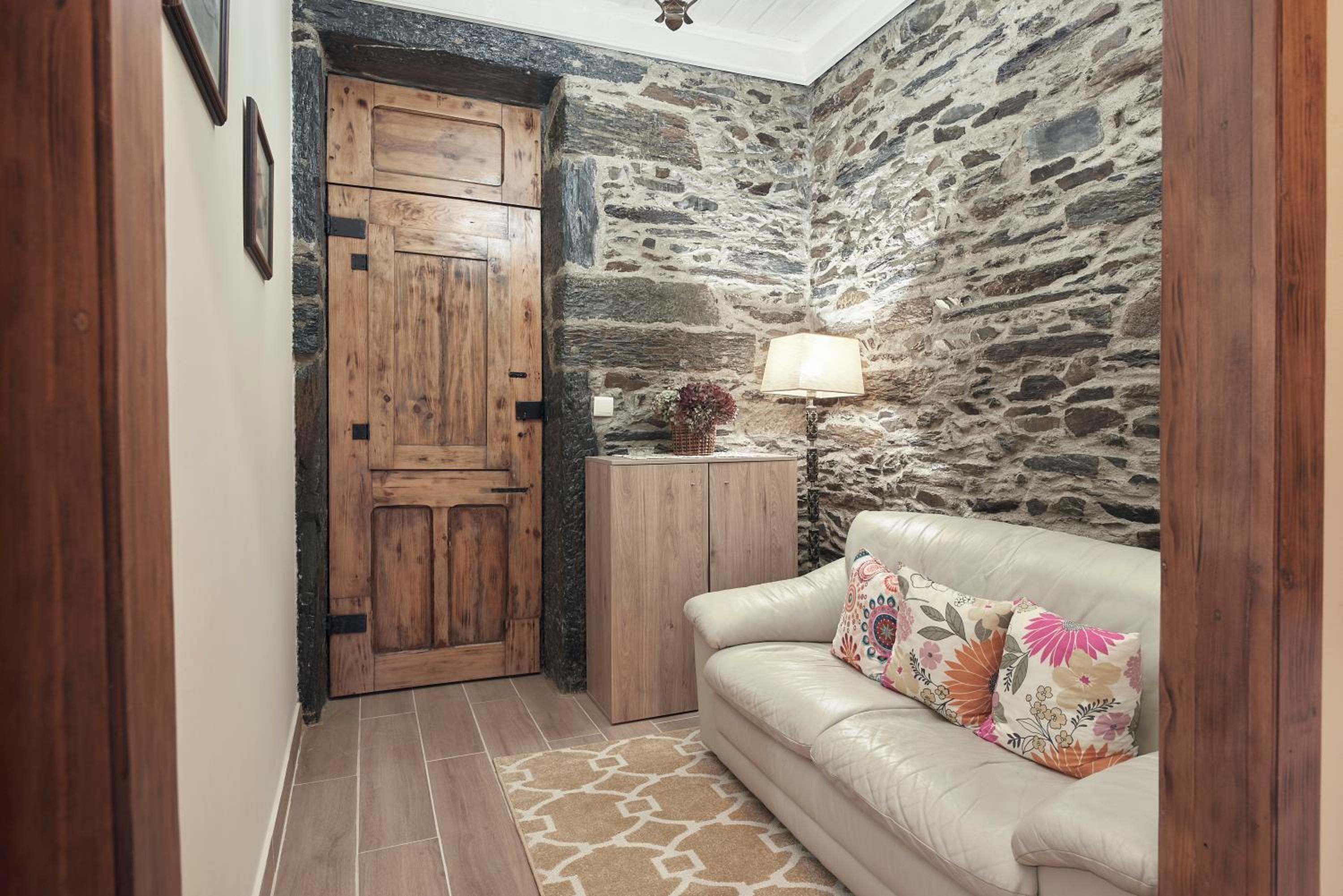 Two-Bedroom House - Photo 9