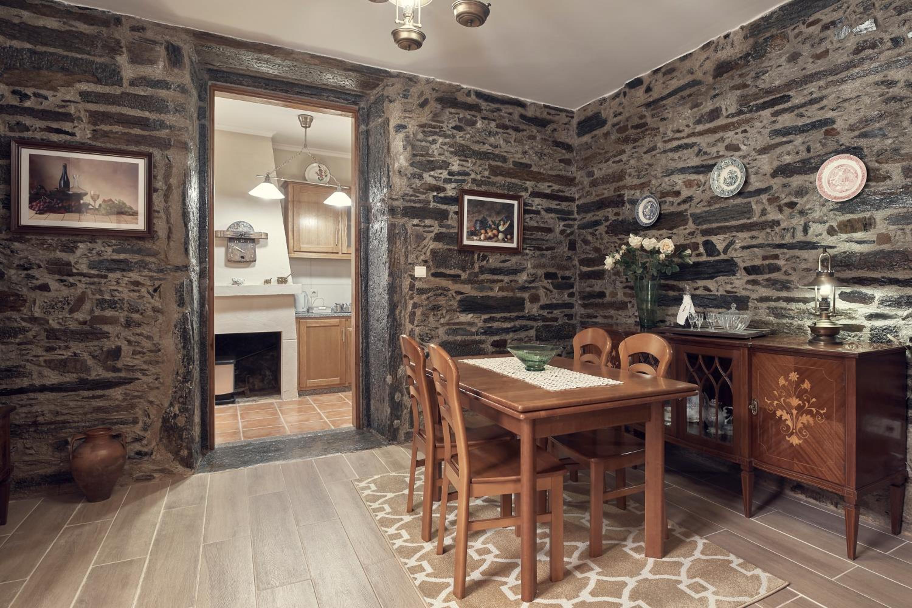 Two-Bedroom House - Photo 12