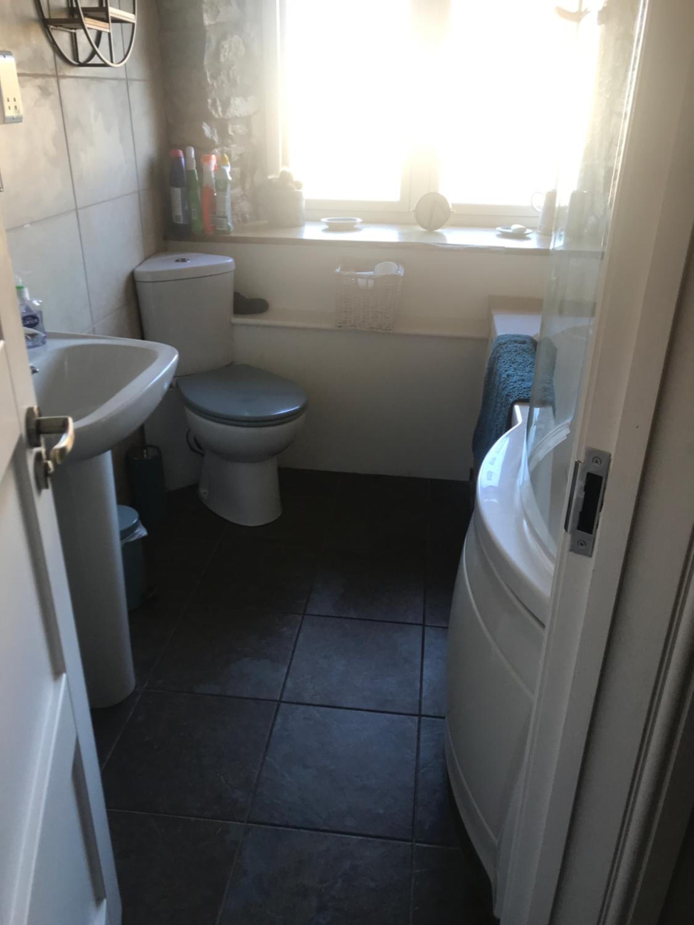 Twin Room with Shared Bathroom photo 3