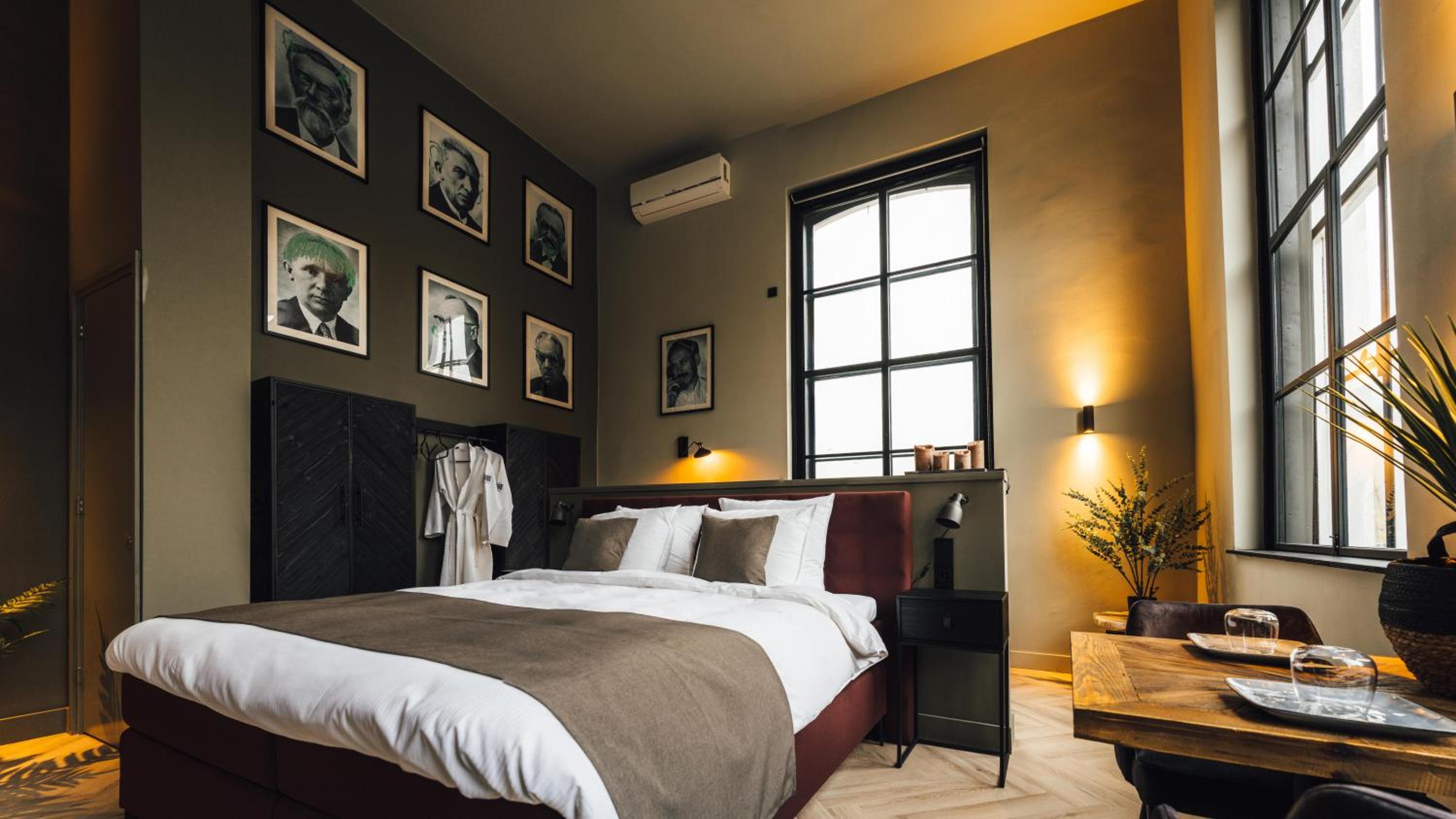Deluxe King Suite - Photo 2