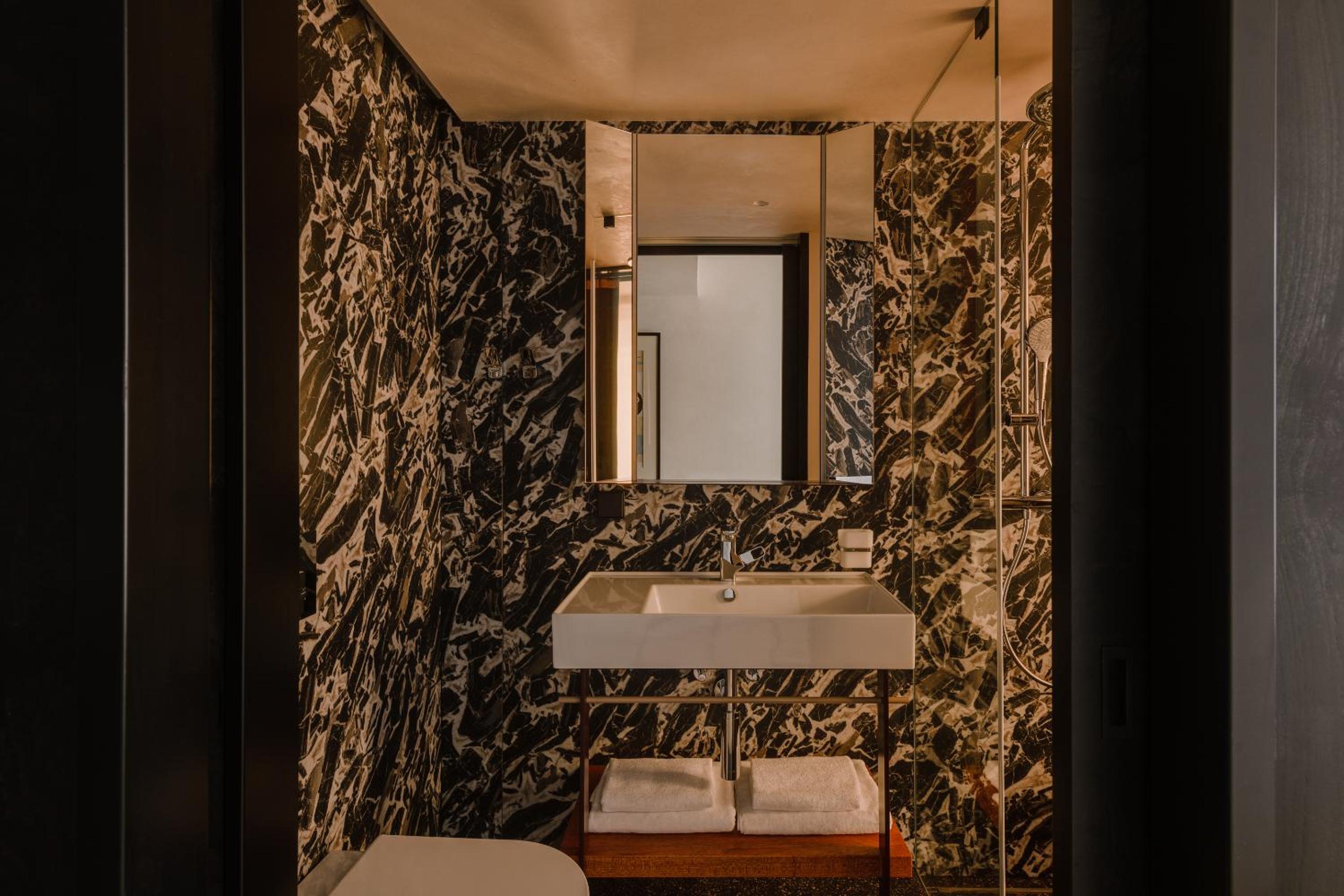 Deluxe Double or Twin Room - Photo 3