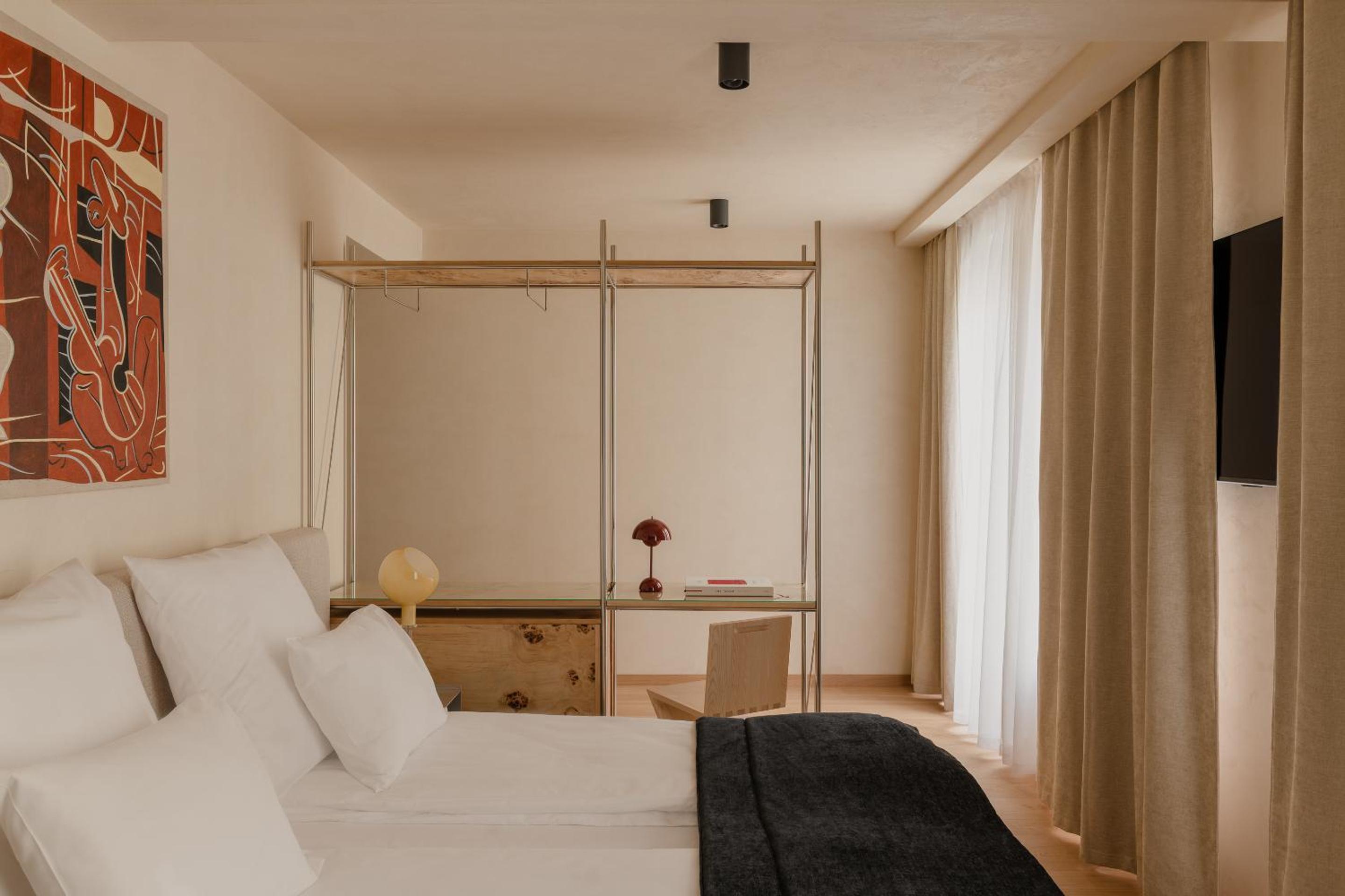 Deluxe Double or Twin Room with Balcony - Photo 2