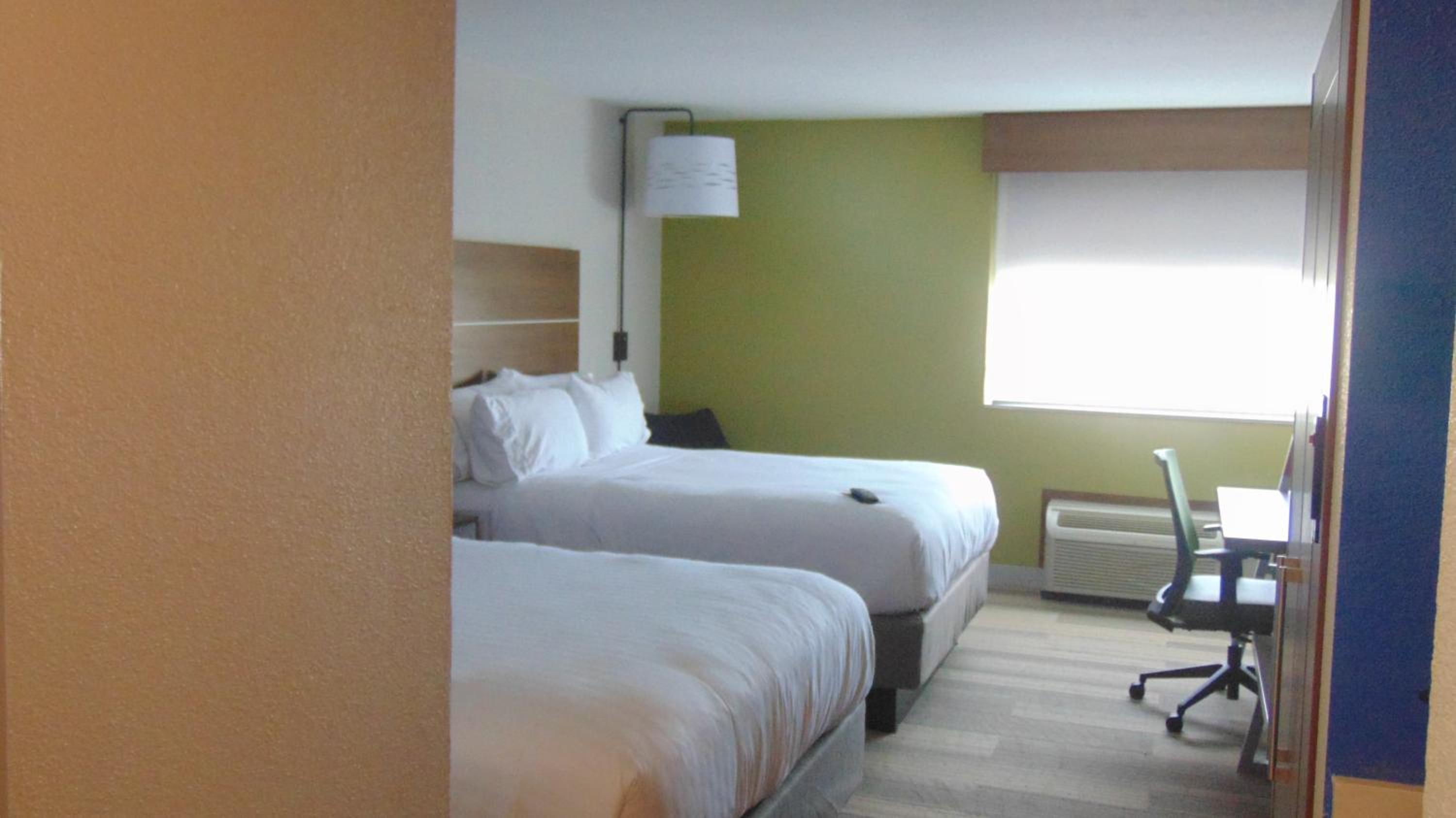Standard Room with Two Queen Beds - Photo 1