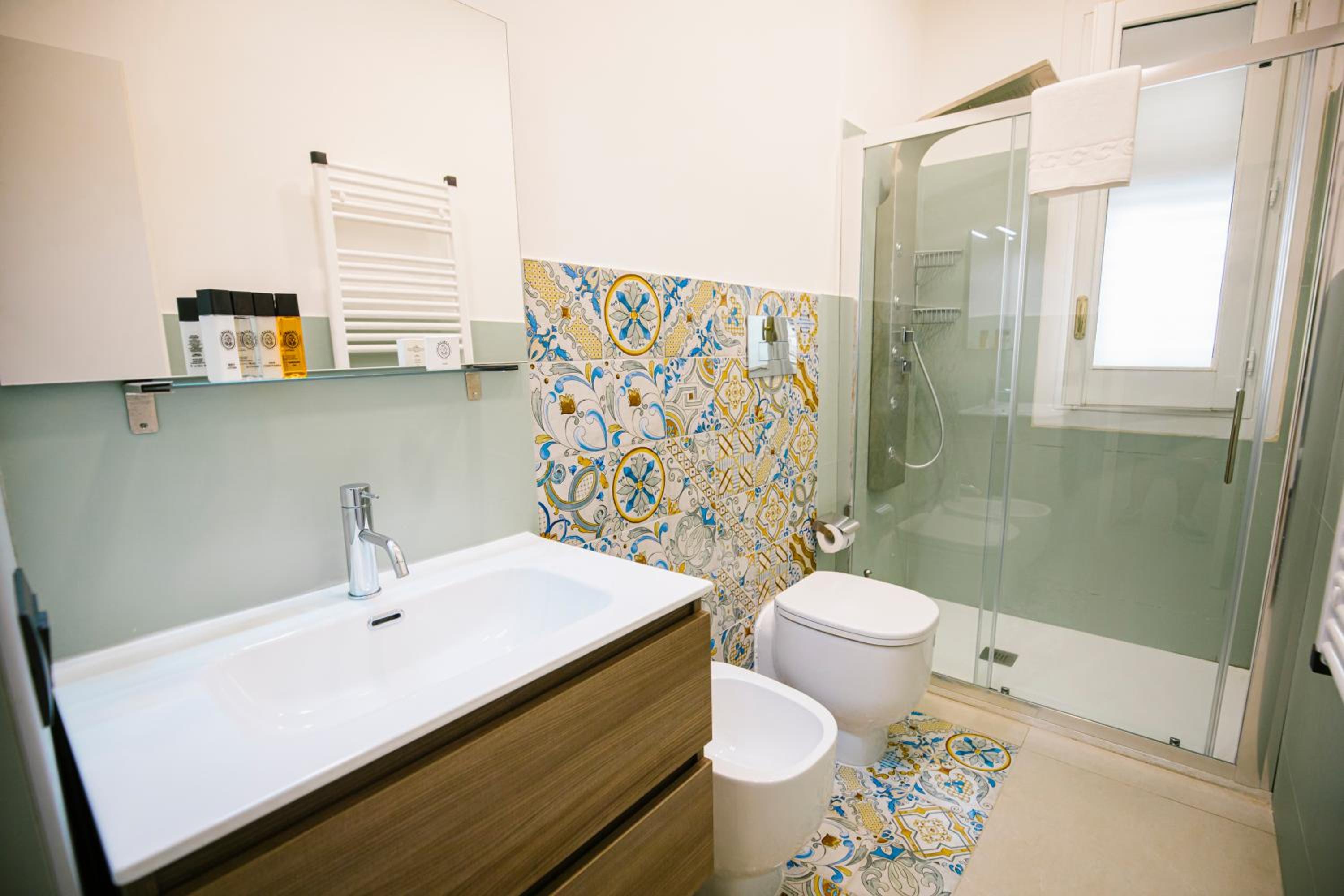 Deluxe Room - Photo 4