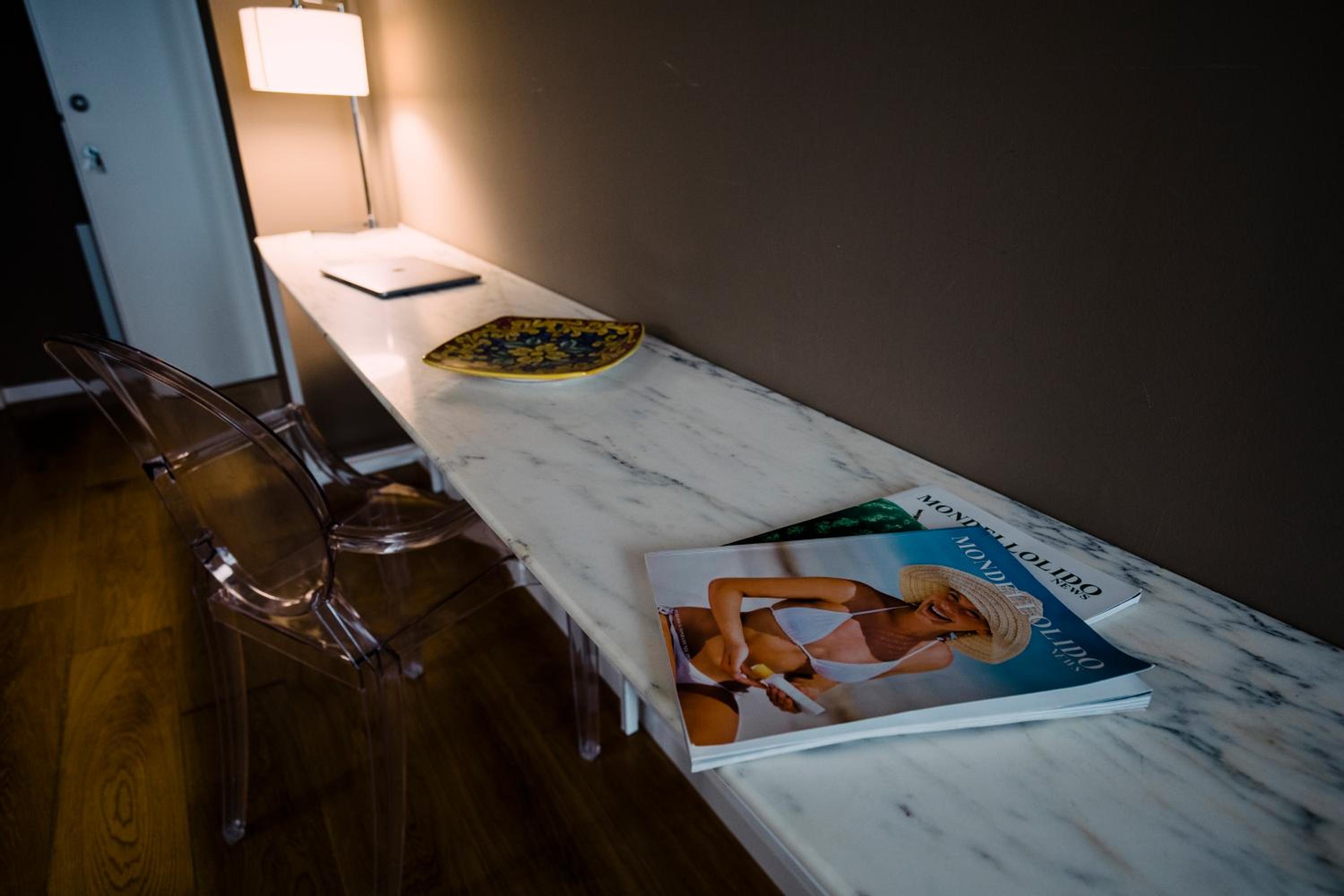 Suite - Photo 1