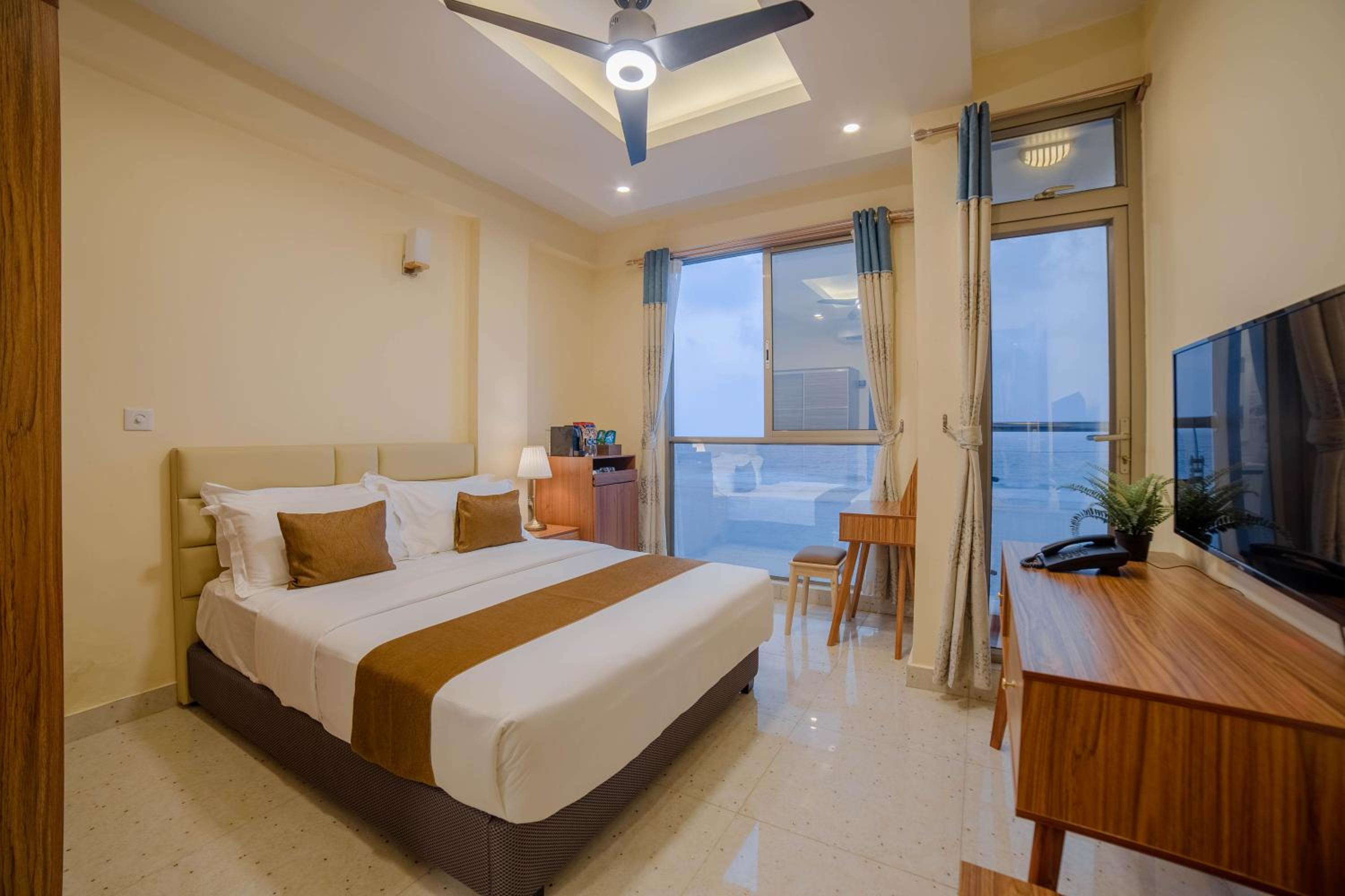 Deluxe Queen Room with Sea View & Balcony (Free Return Airport Transfer)