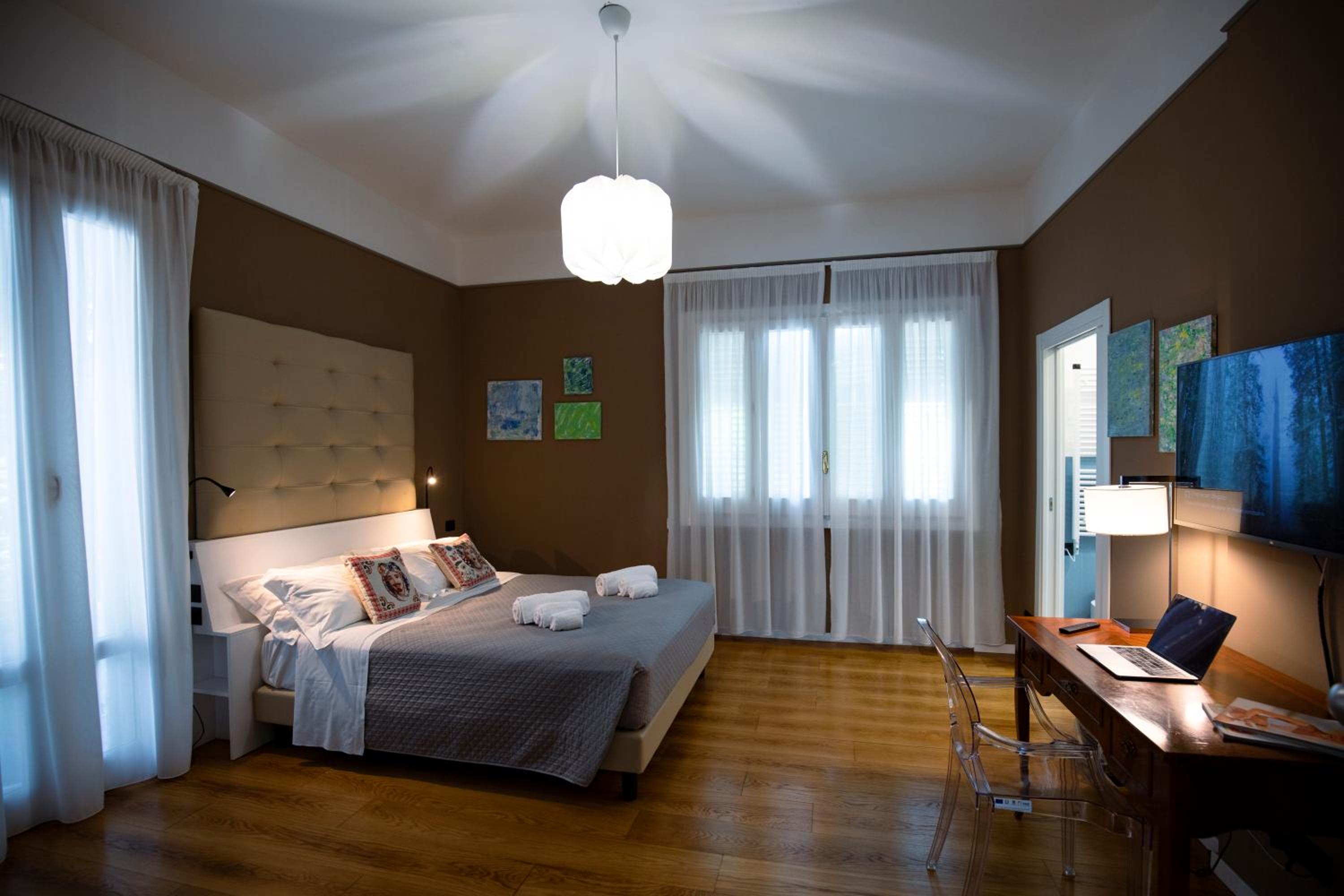 Deluxe Double Room with Balcony and Sea View