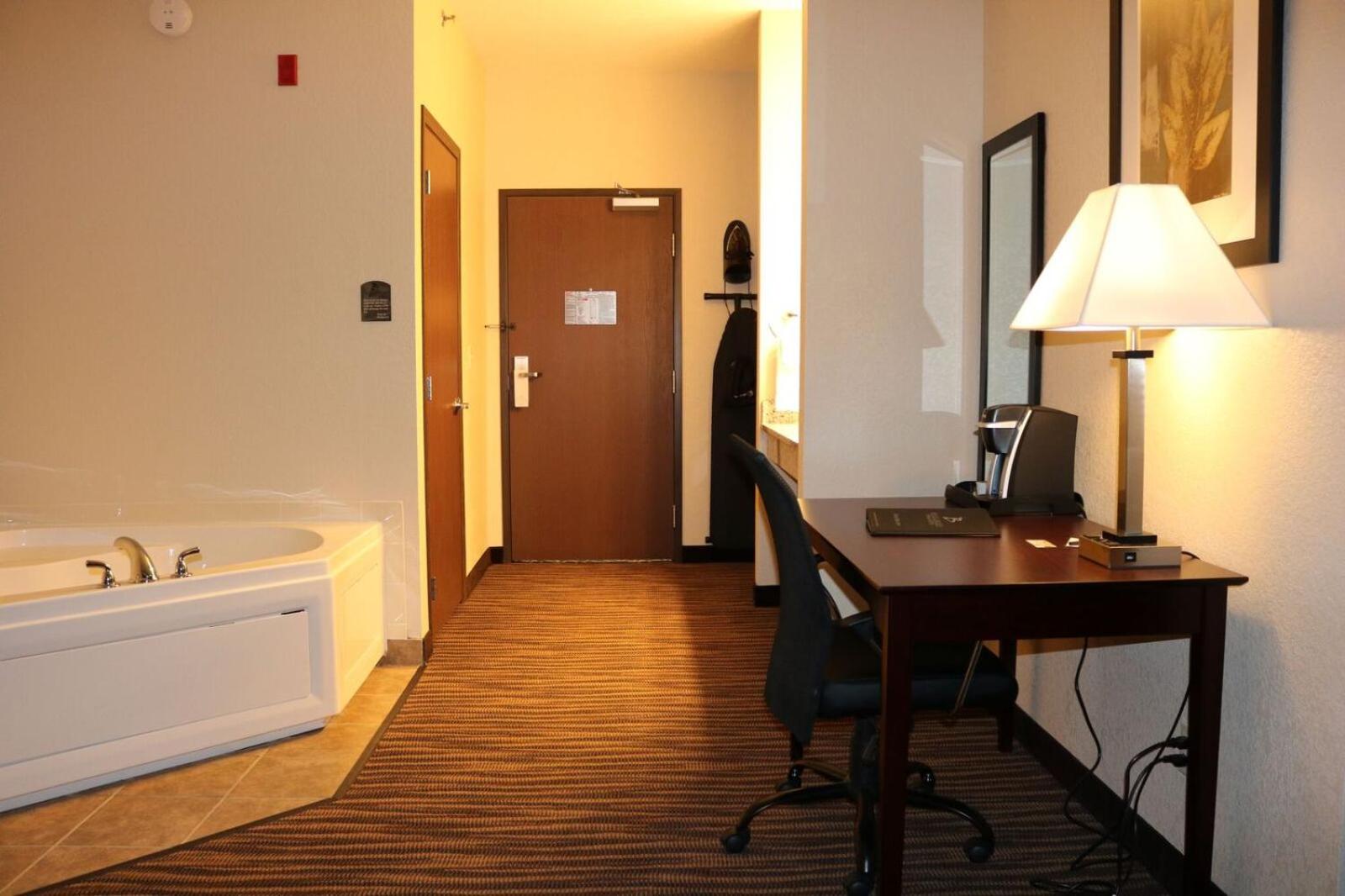 King Room with Spa Bath photo 2