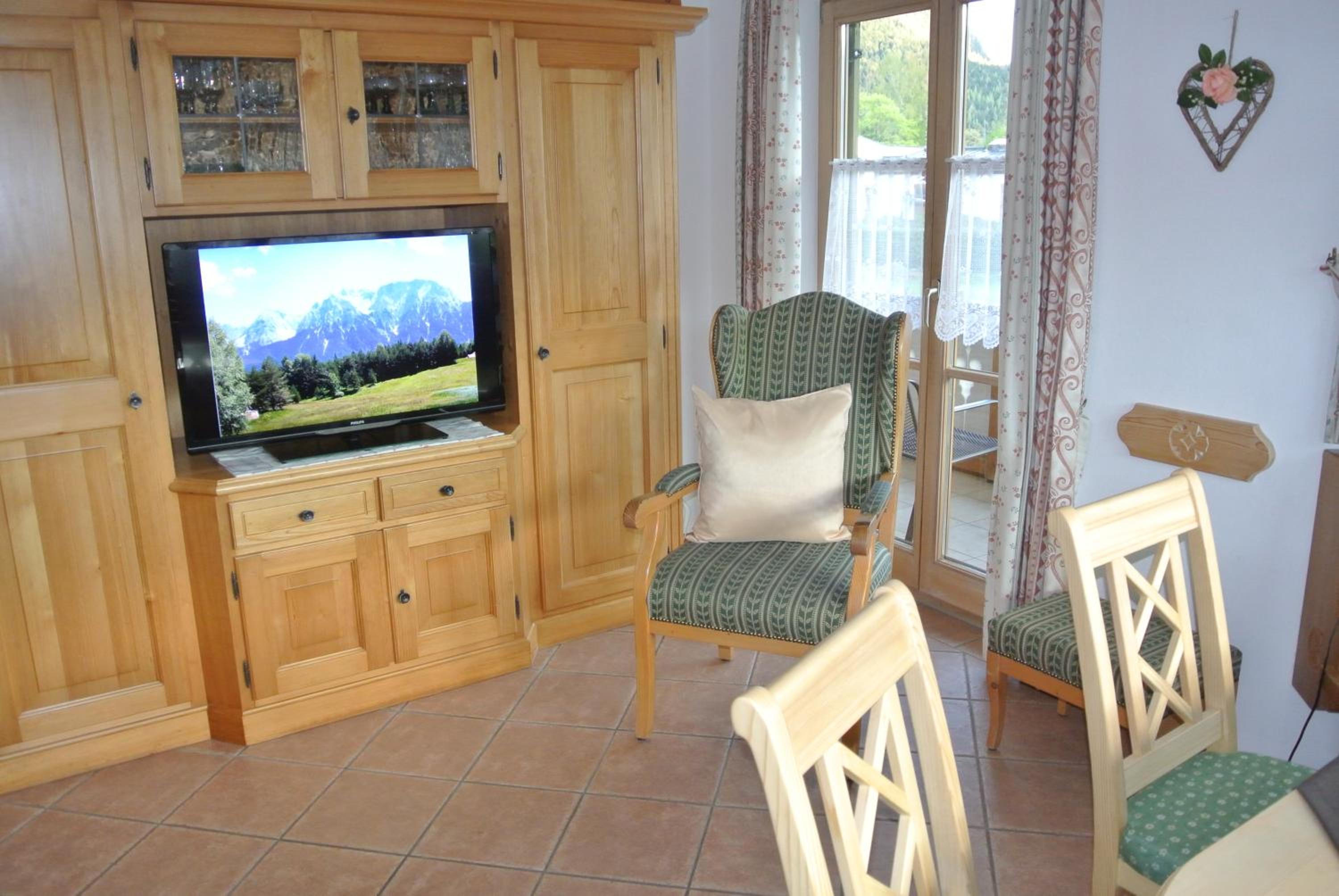 Apartment with Mountain View photo 3