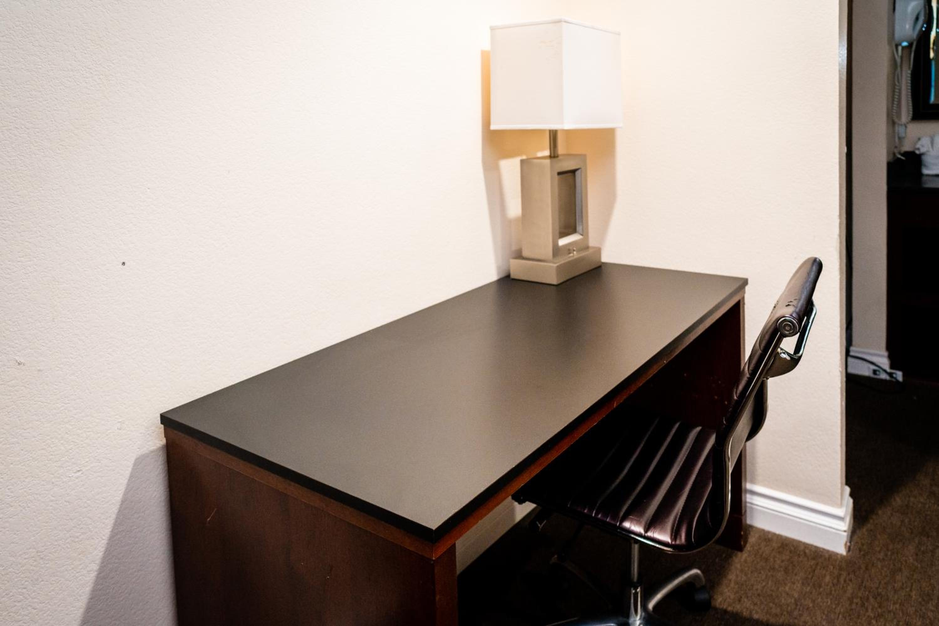 Standard King Room - Non-Smoking  - Photo 5