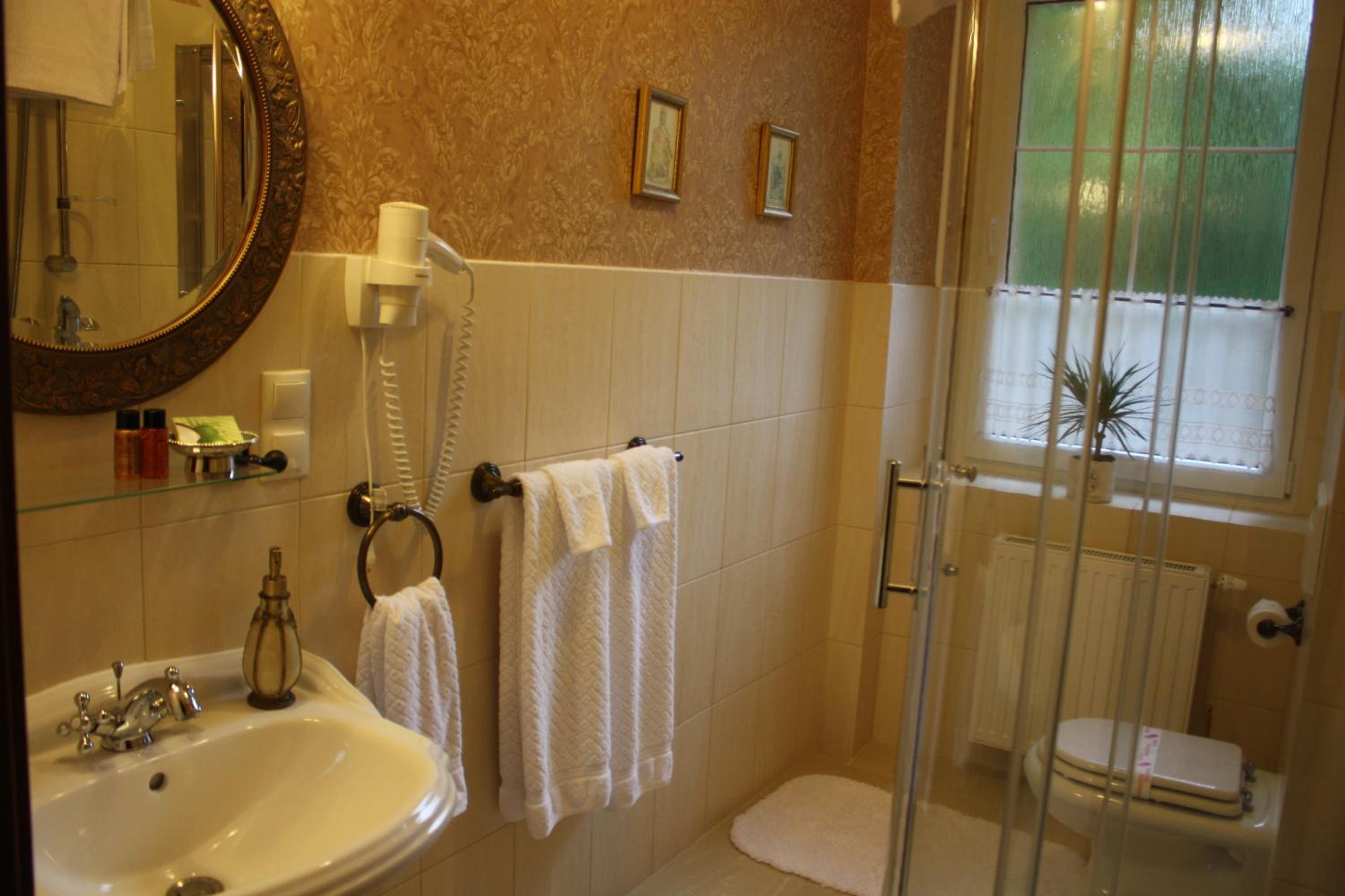 Deluxe Double Room - Photo 10