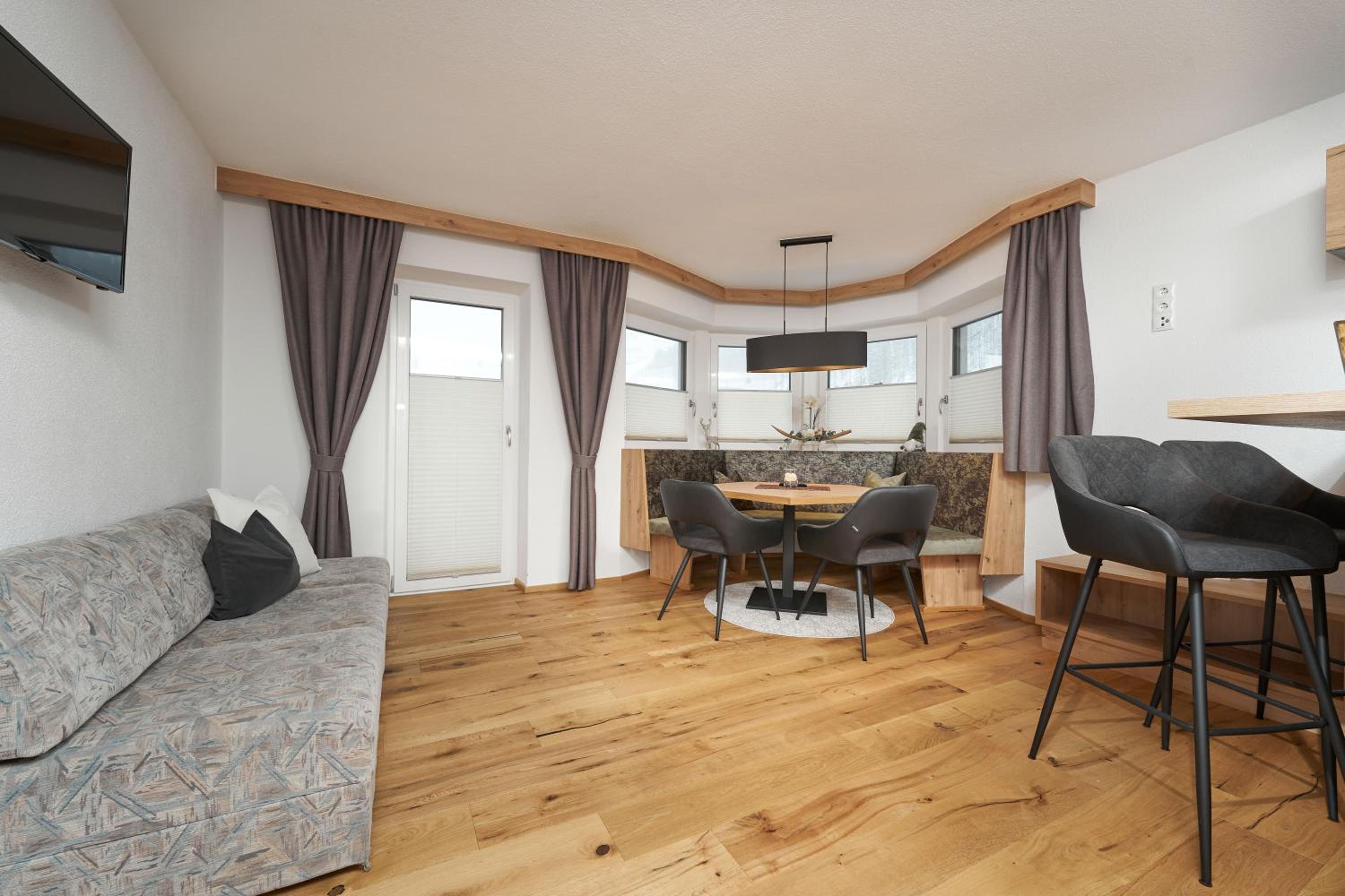 Apartment 6 Adults