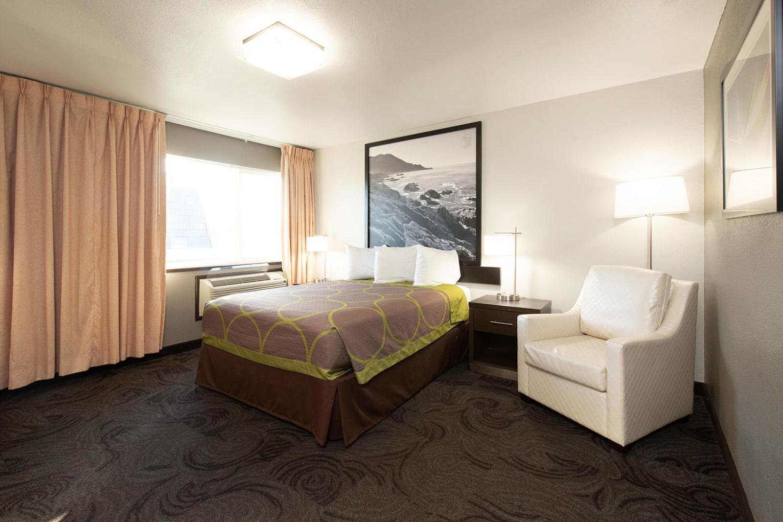 Queen Room - Non-Smoking - Photo 1