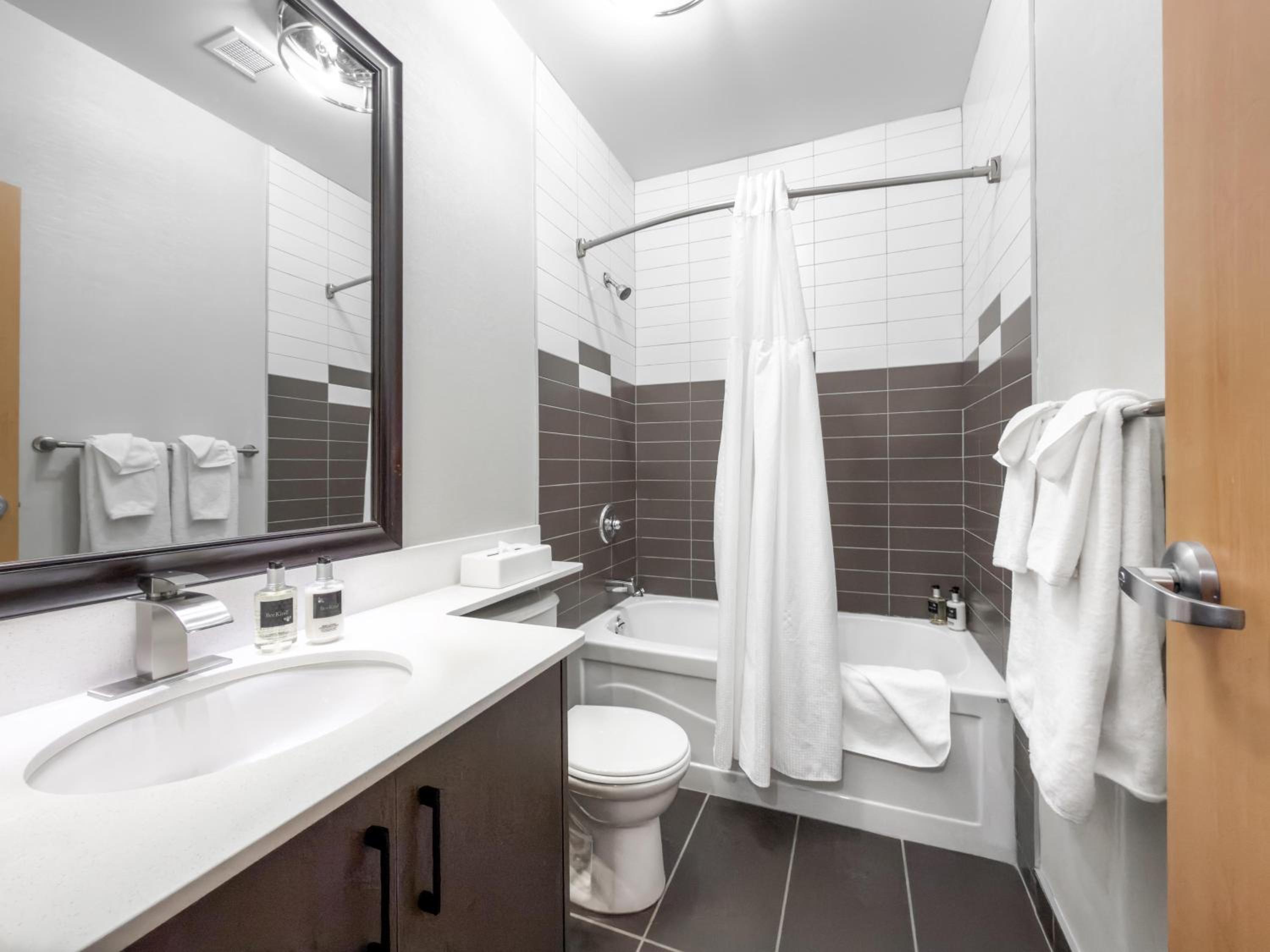 Coast Premium King Suite