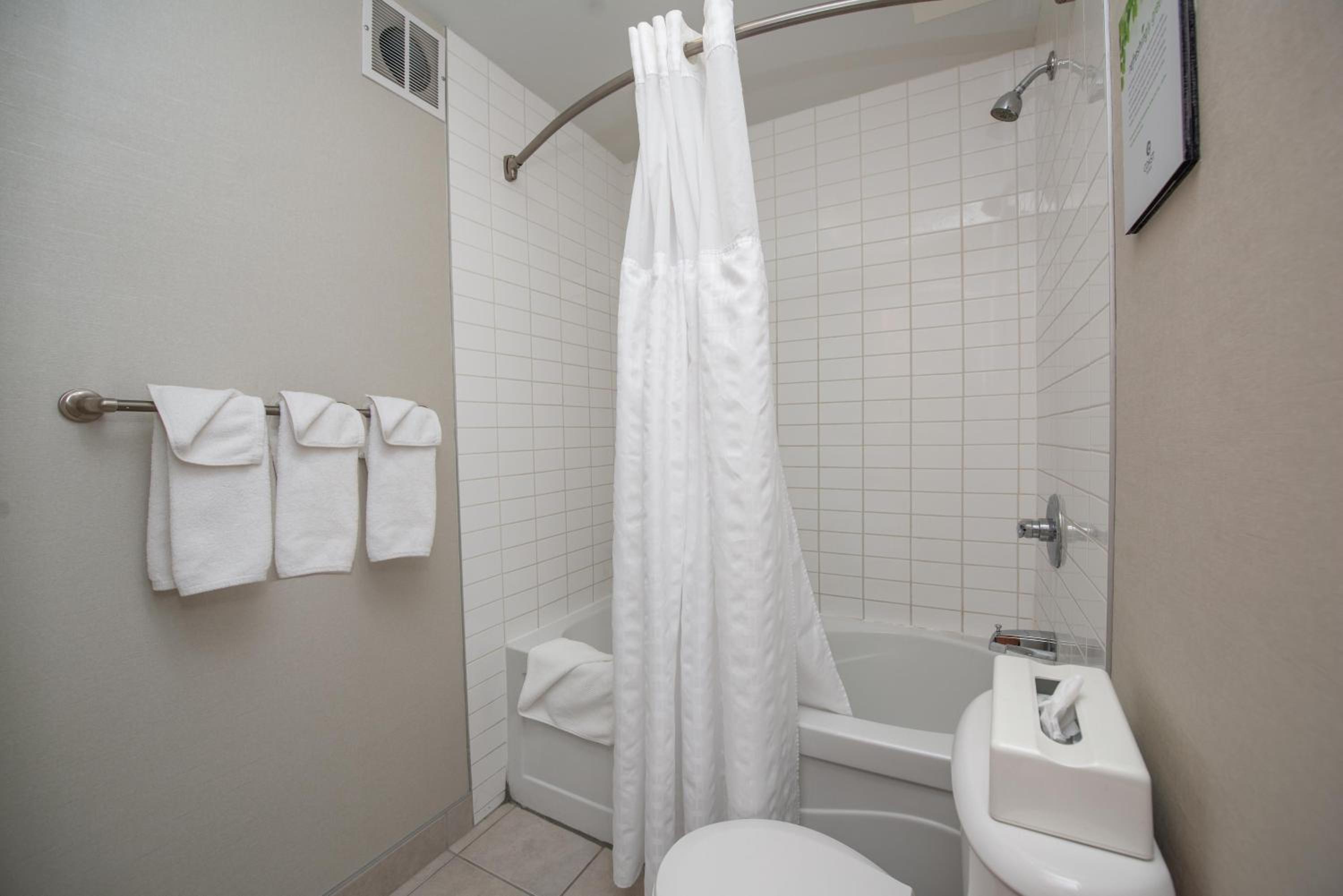 Coast Limited Queen Interior Window Room
