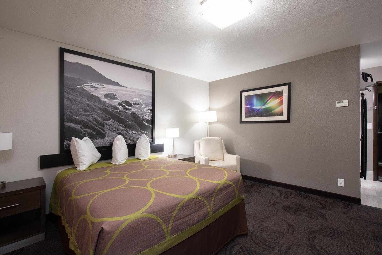 Queen Room - Non-Smoking - Photo 3