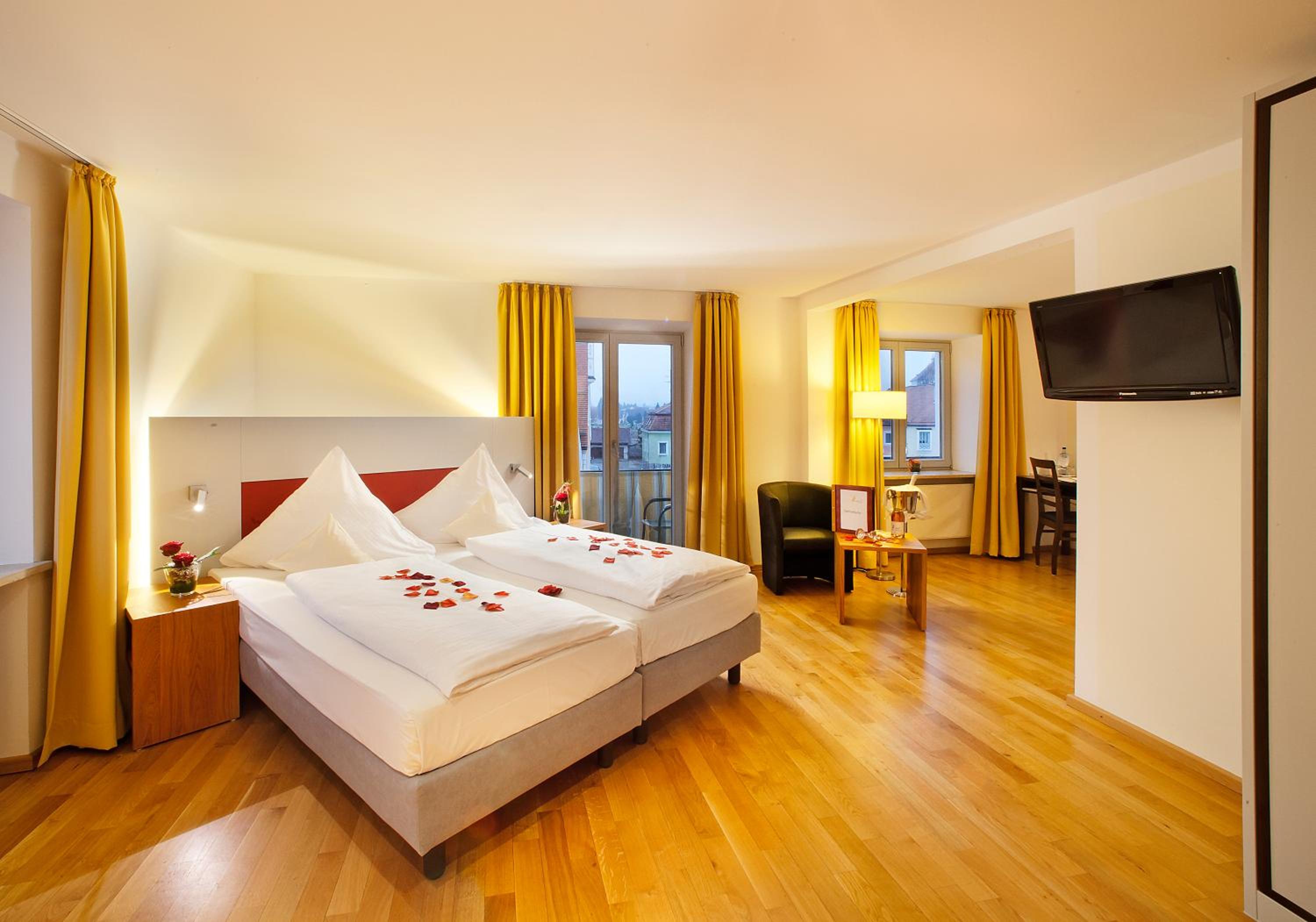 Double Room with Balcony - Photo 1
