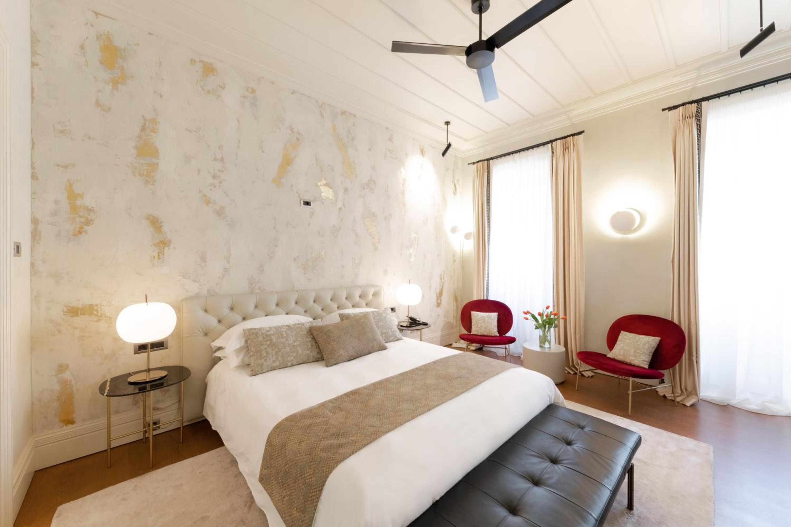 Deluxe Junior Suite - Photo 16