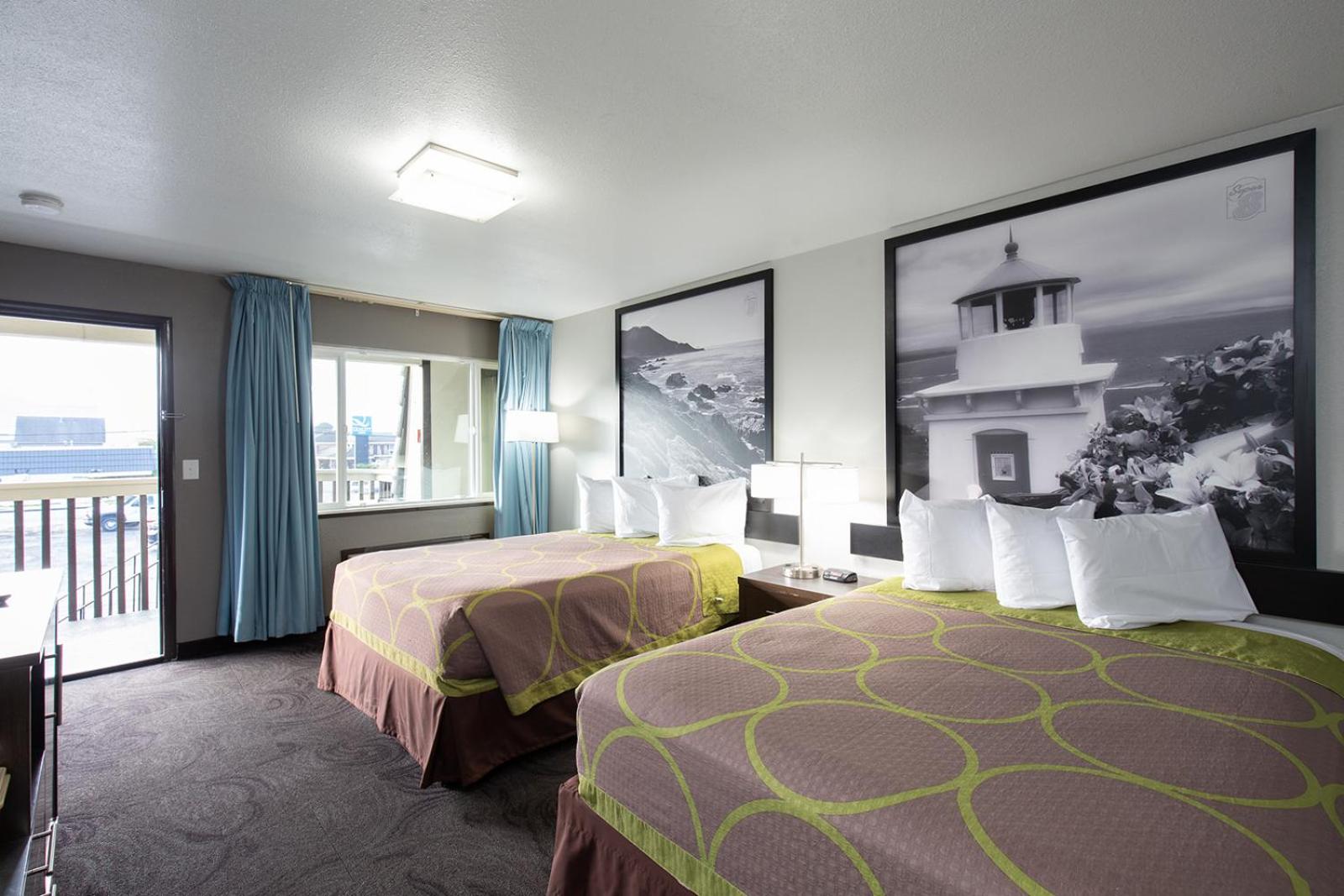 Queen Room with Two Queen Beds - Non-Smoking - Photo 1
