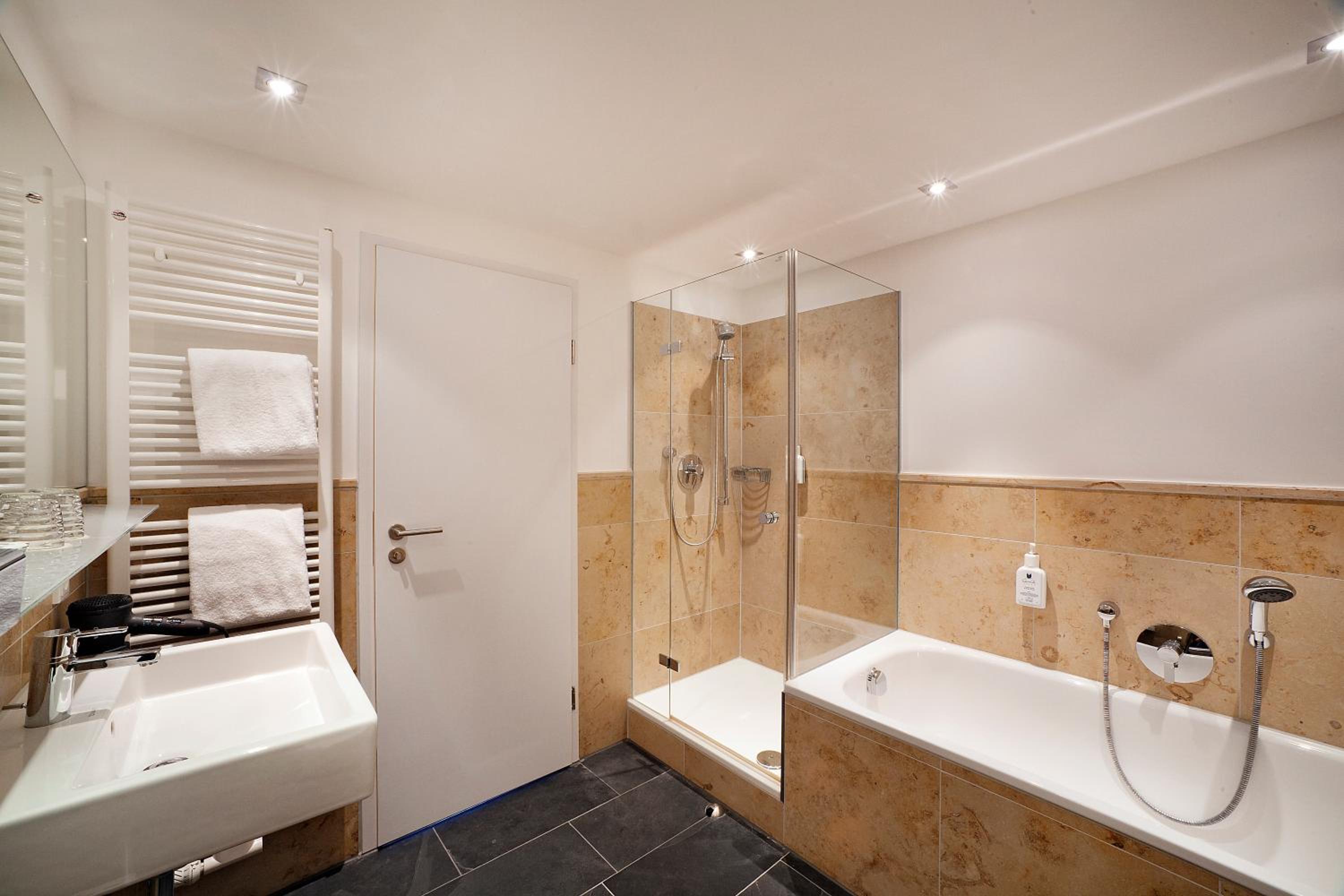 Double Room - Photo 3