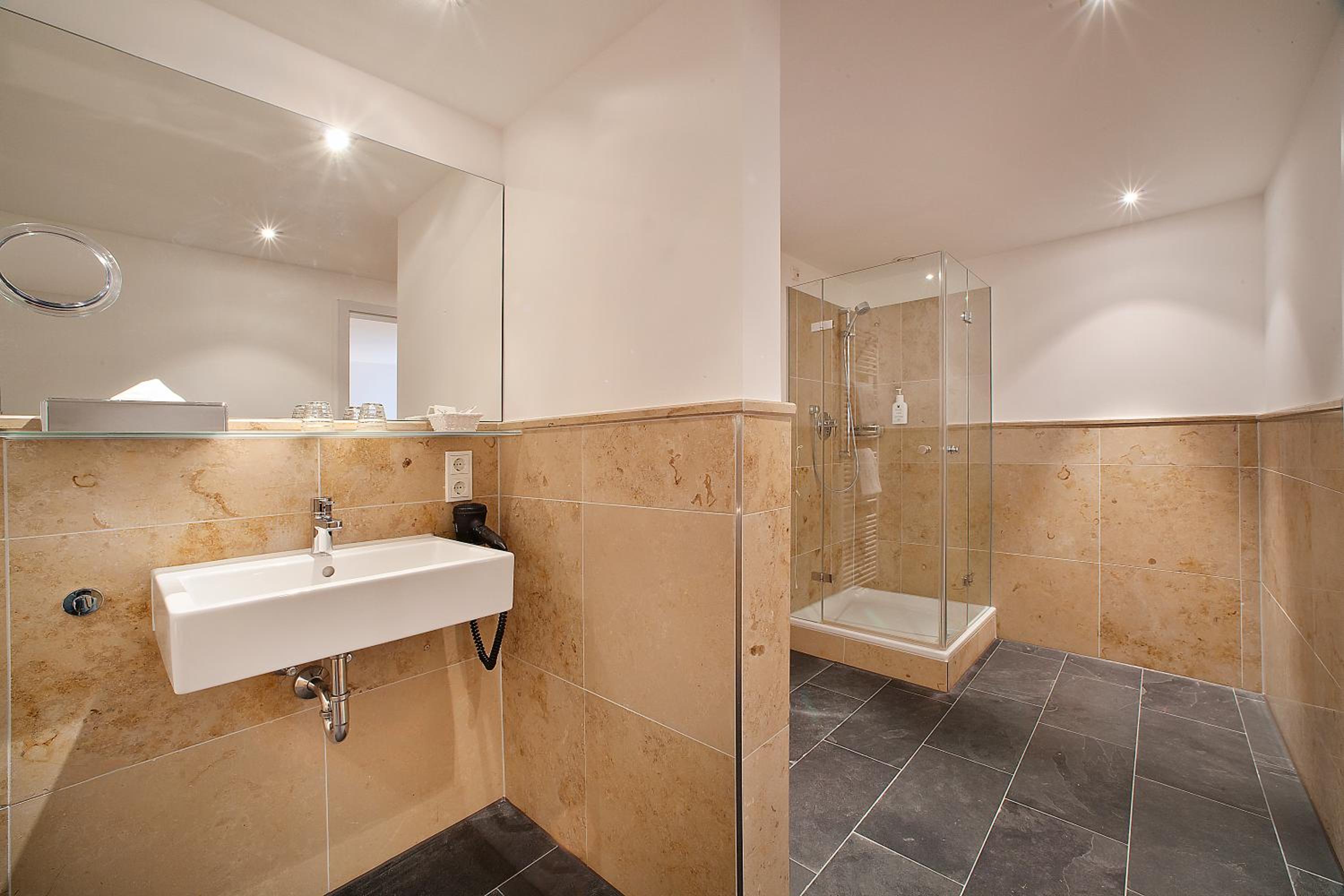Double Room - Photo 6