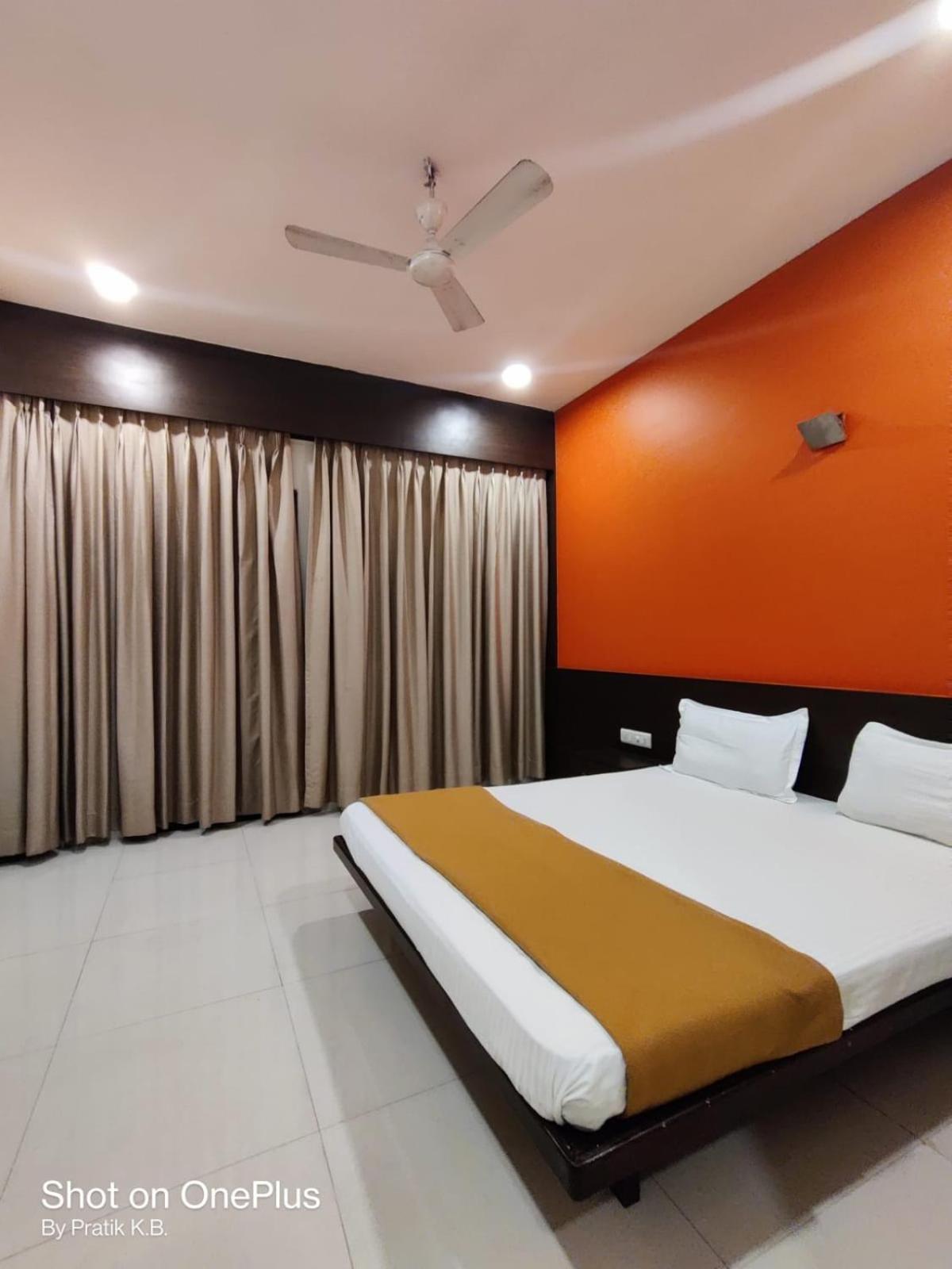 Deluxe Double Room - Photo 28